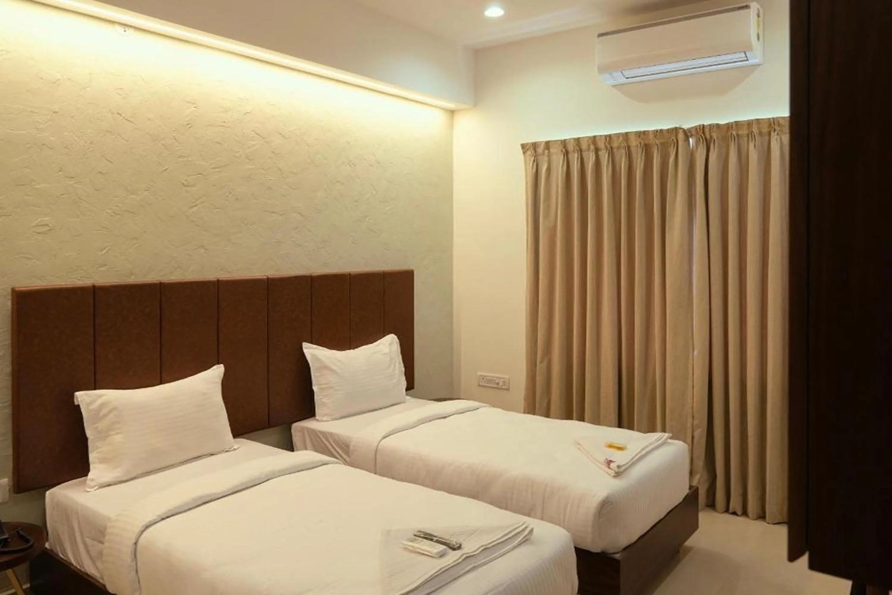Bedroom in Flora Pavillion Near Global Hospital Perumbakkam