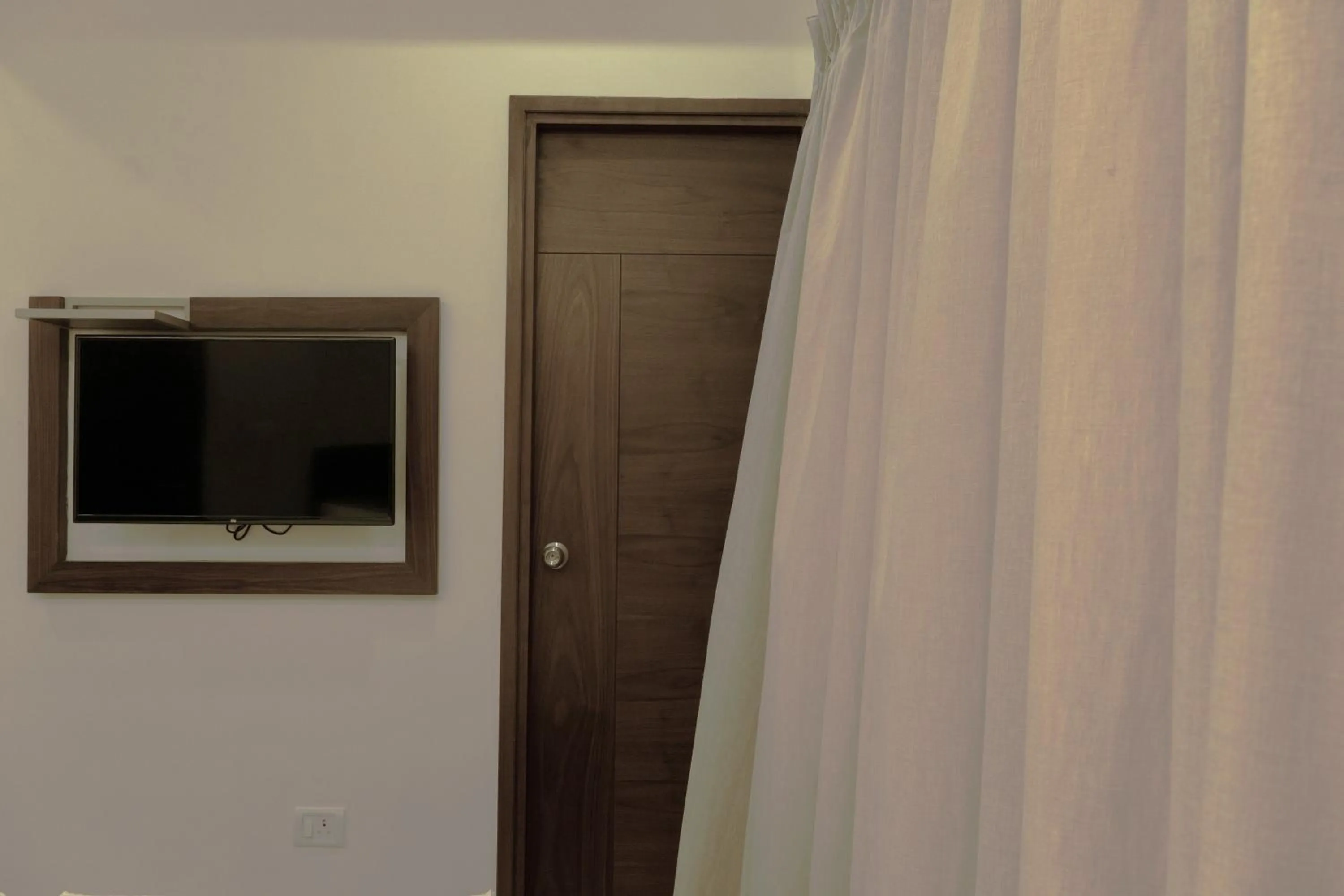 TV and multimedia in Flora Pavillion Near Global Hospital Perumbakkam