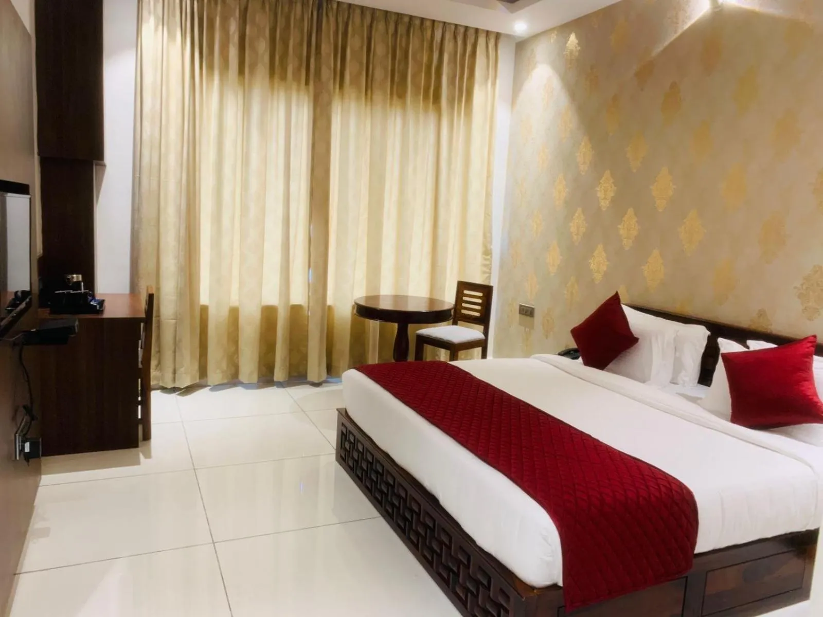 Deluxe Double Room - single occupancy in Rajathadri Royal Inn