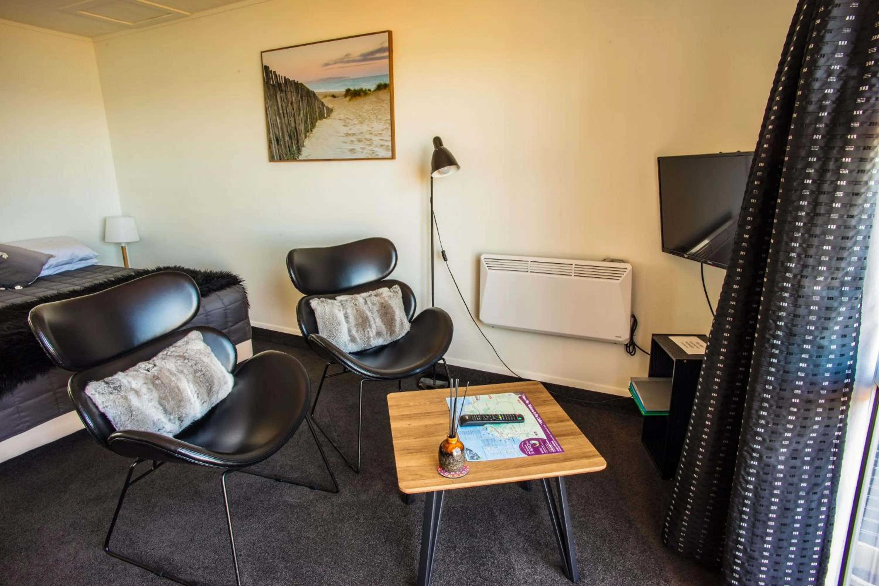 Seating area in Kaka Point Motels