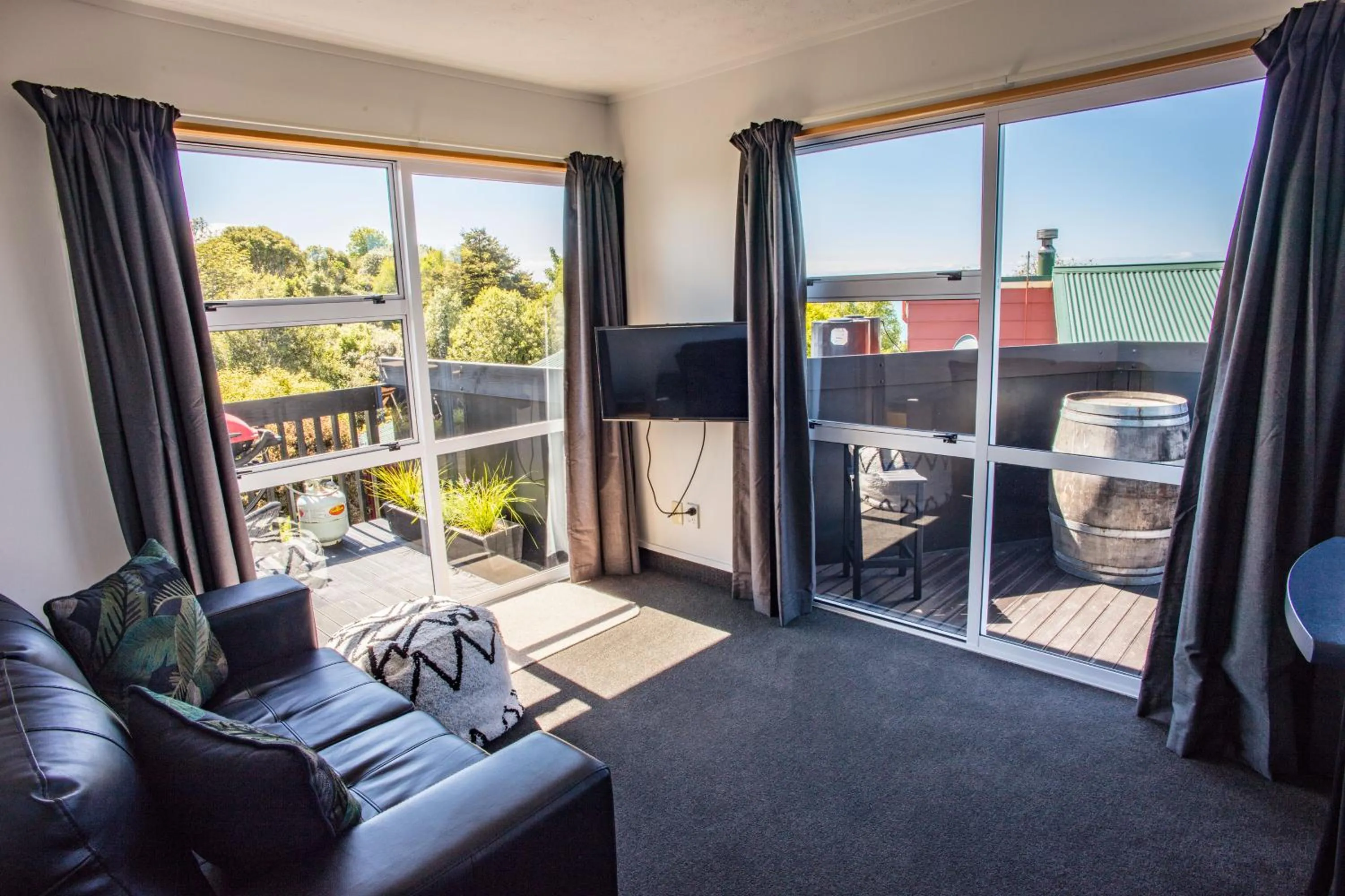 Seating area in Kaka Point Motels