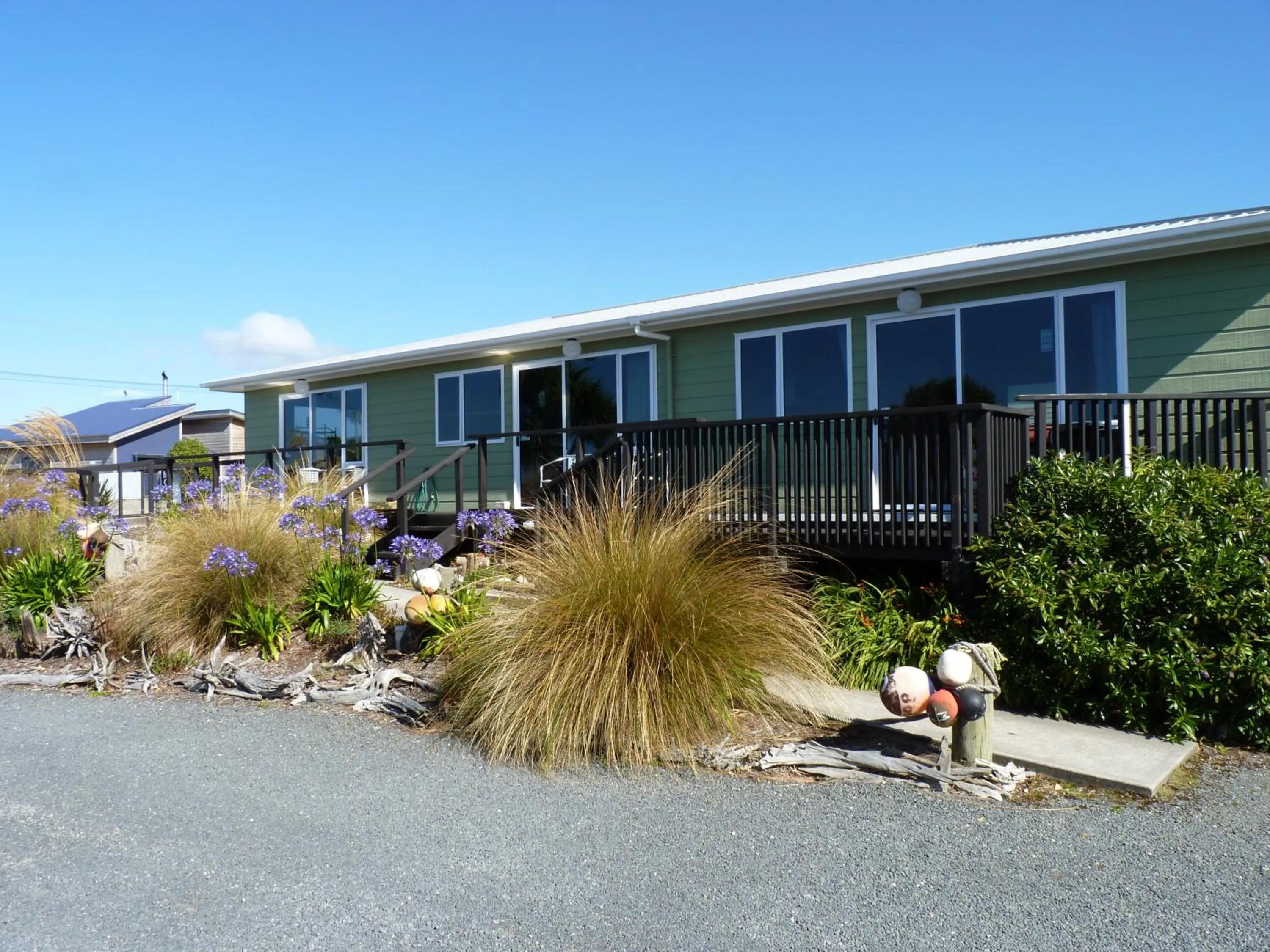 Facade/entrance in Kaka Point Motels
