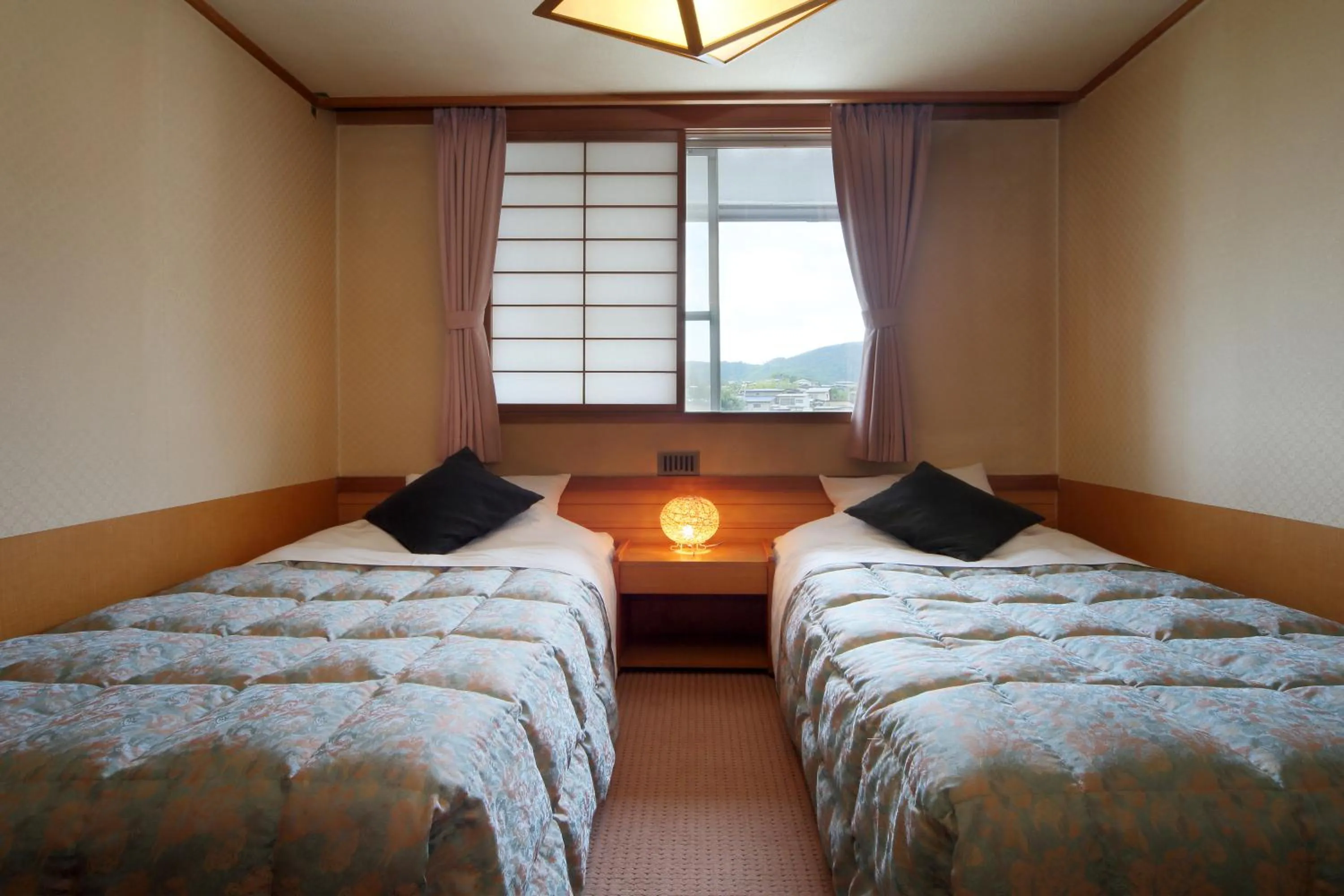 Photo of the whole room, Bed in Kami no yama Azumaya