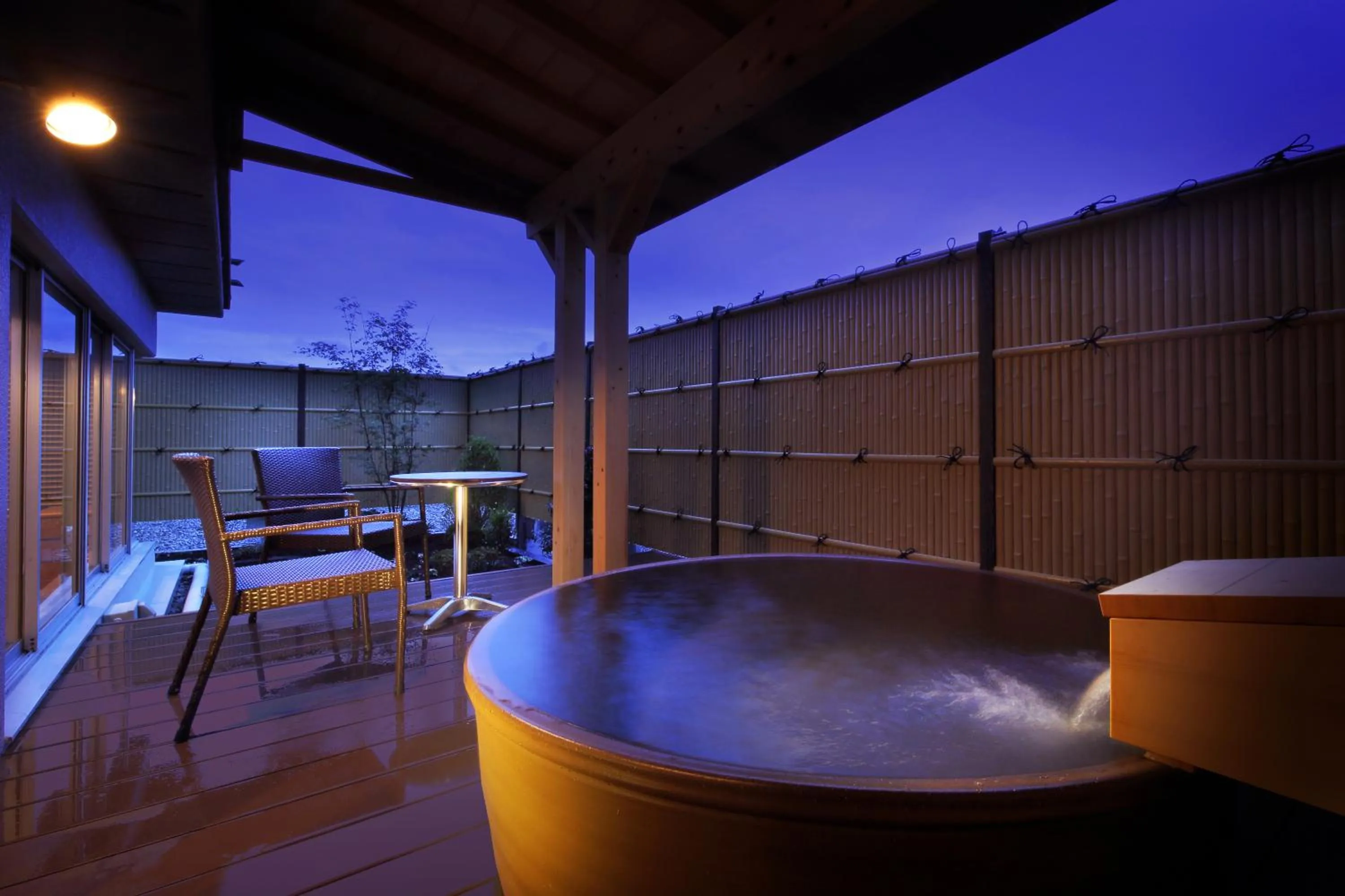 Photo of the whole room in Kami no yama Azumaya