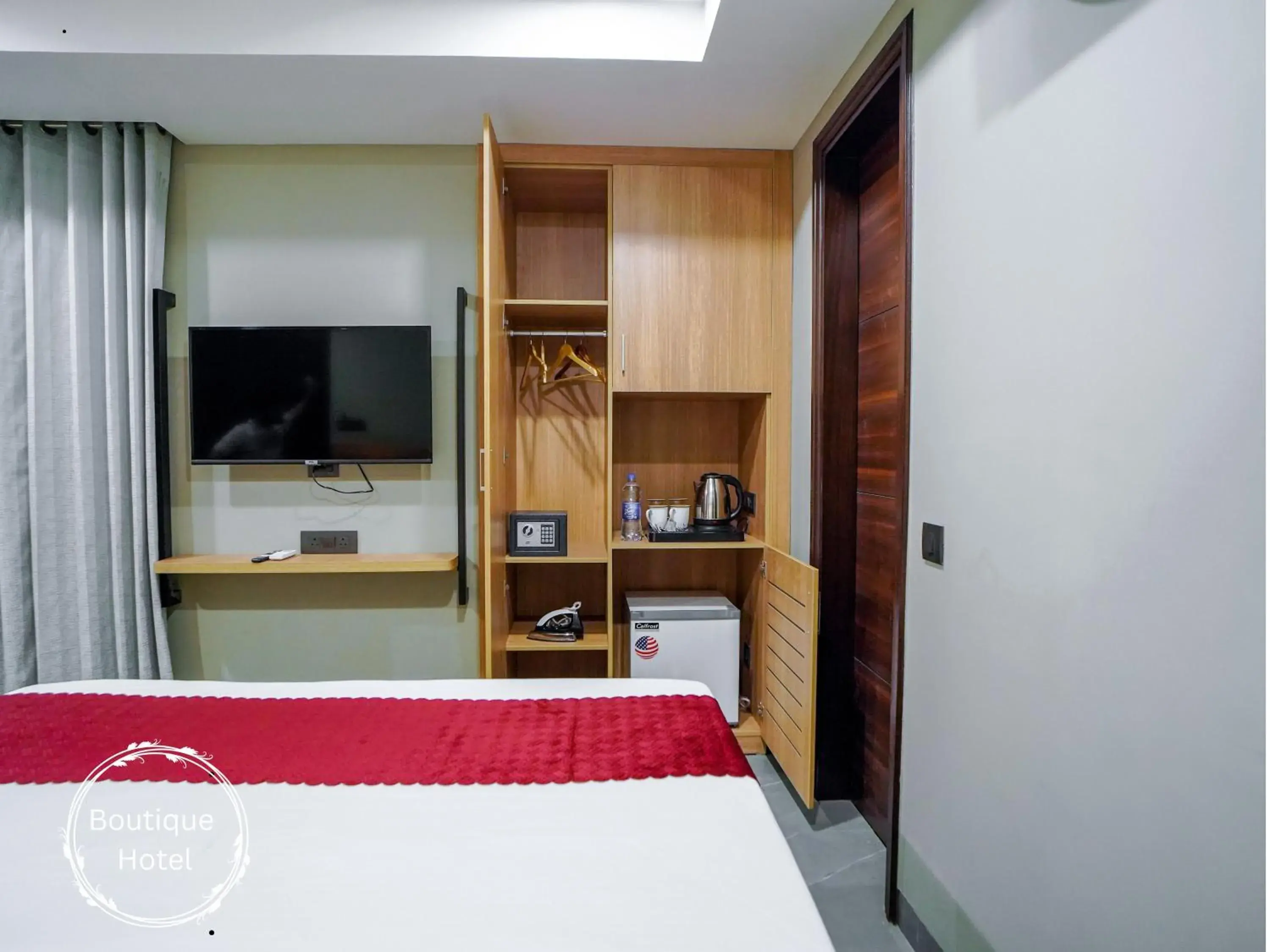 Deluxe Balcony Room with Garden View in Saltstayz Select - Golf Course Road & Sector 57 Deluxe Balcony Room with Garden View in Saltstayz Select - Golf Course Road & Sector 57