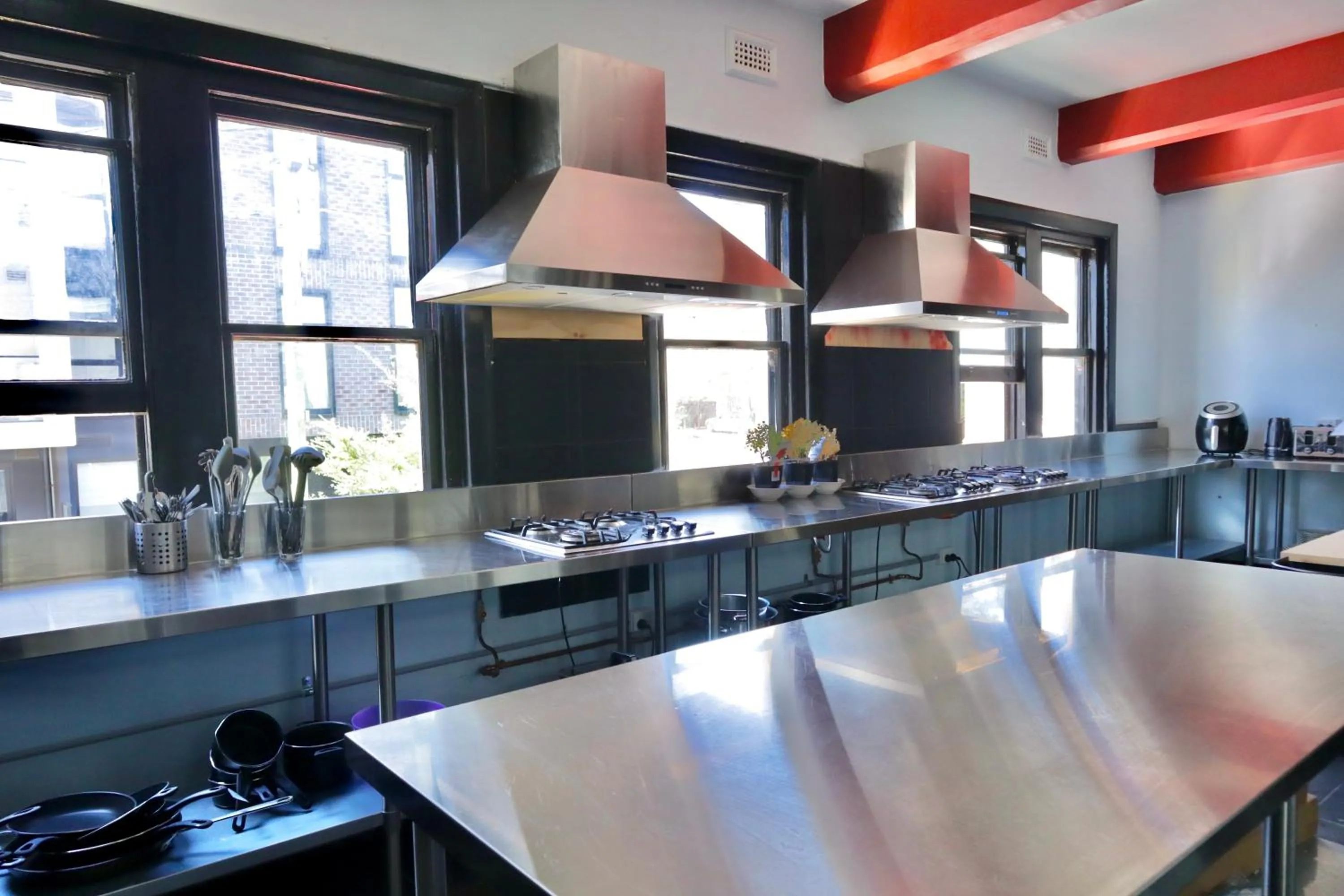 Communal kitchen in Ritz For Backpackers
