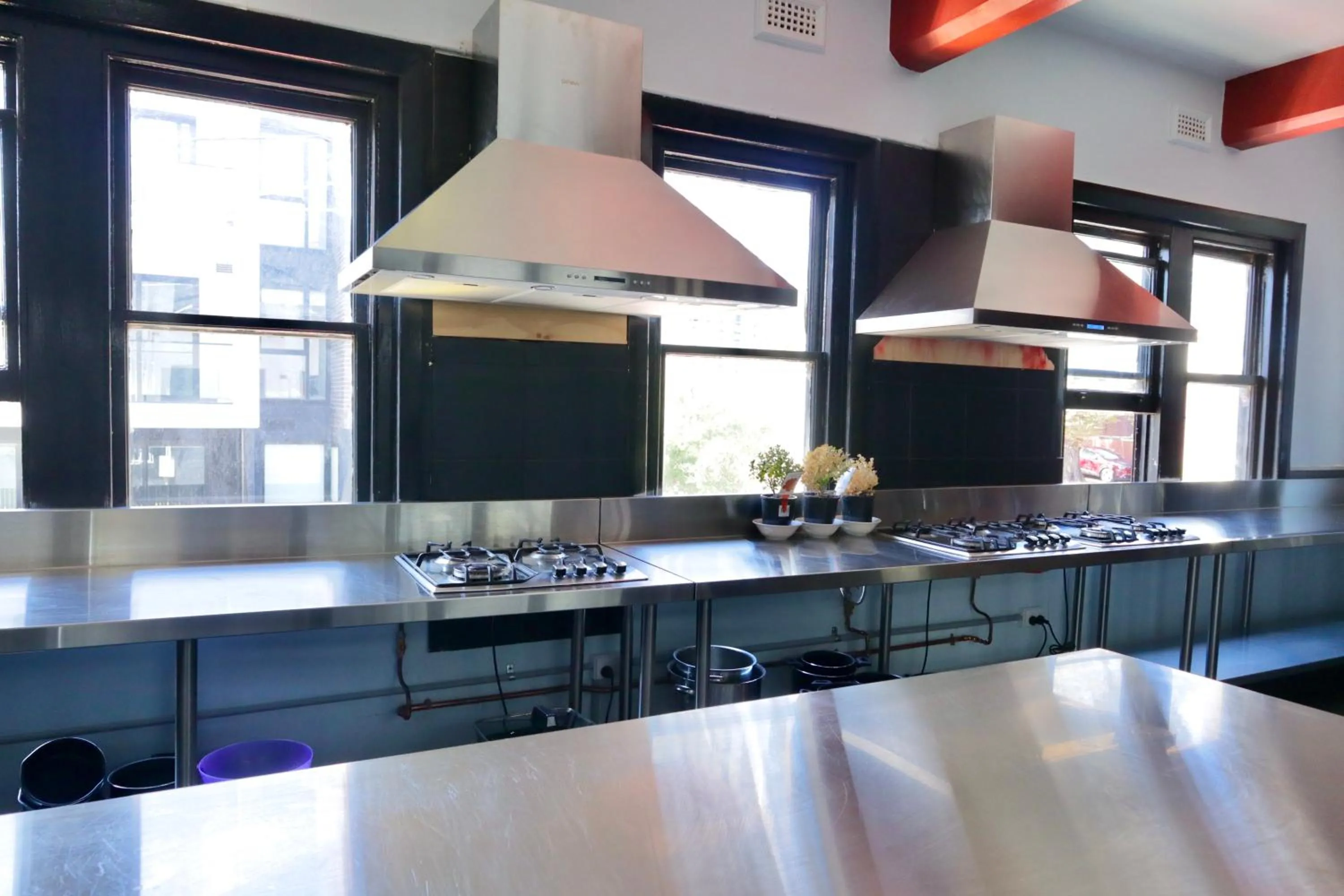 Communal kitchen in Ritz For Backpackers