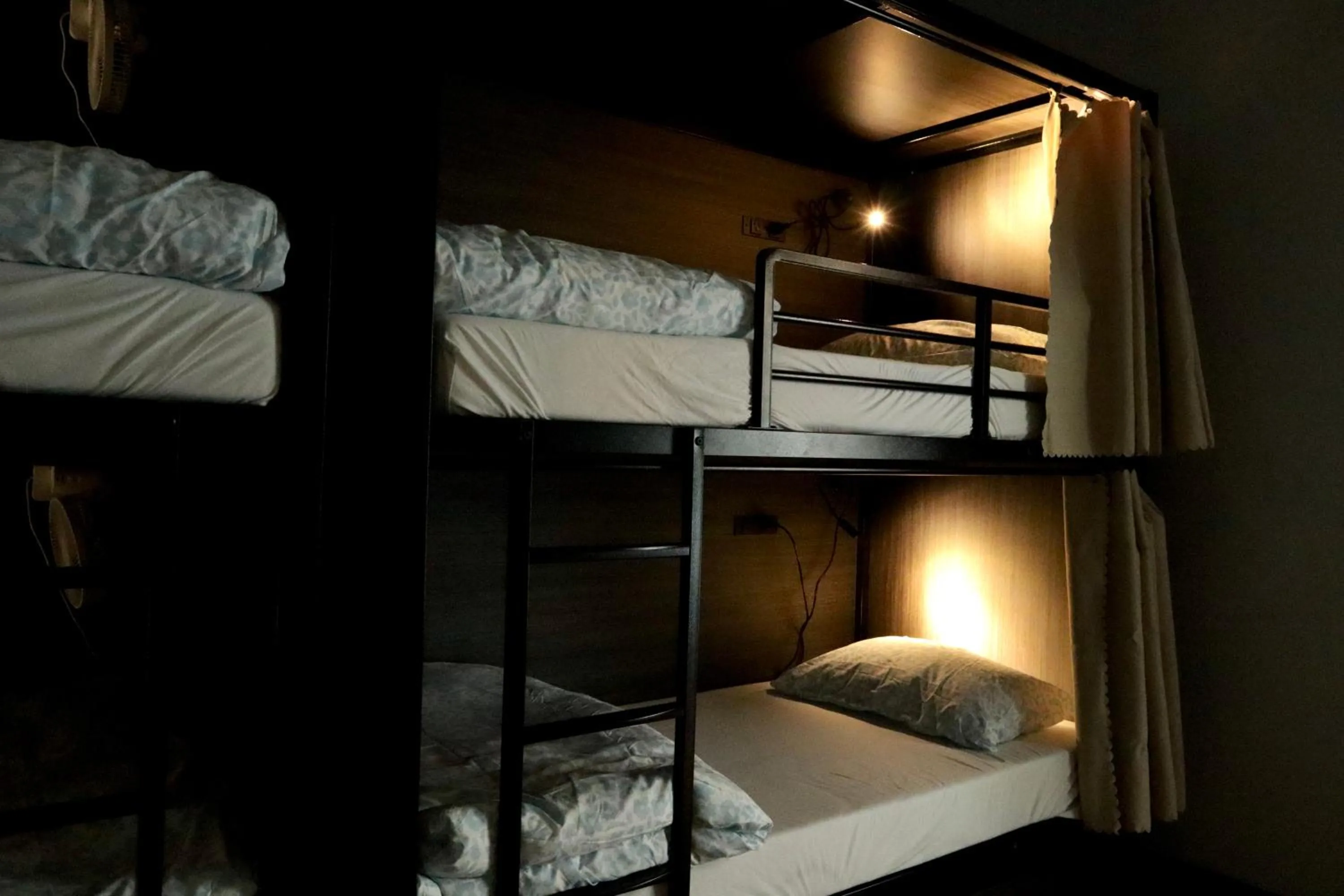 bunk bed, Bed in Ritz For Backpackers