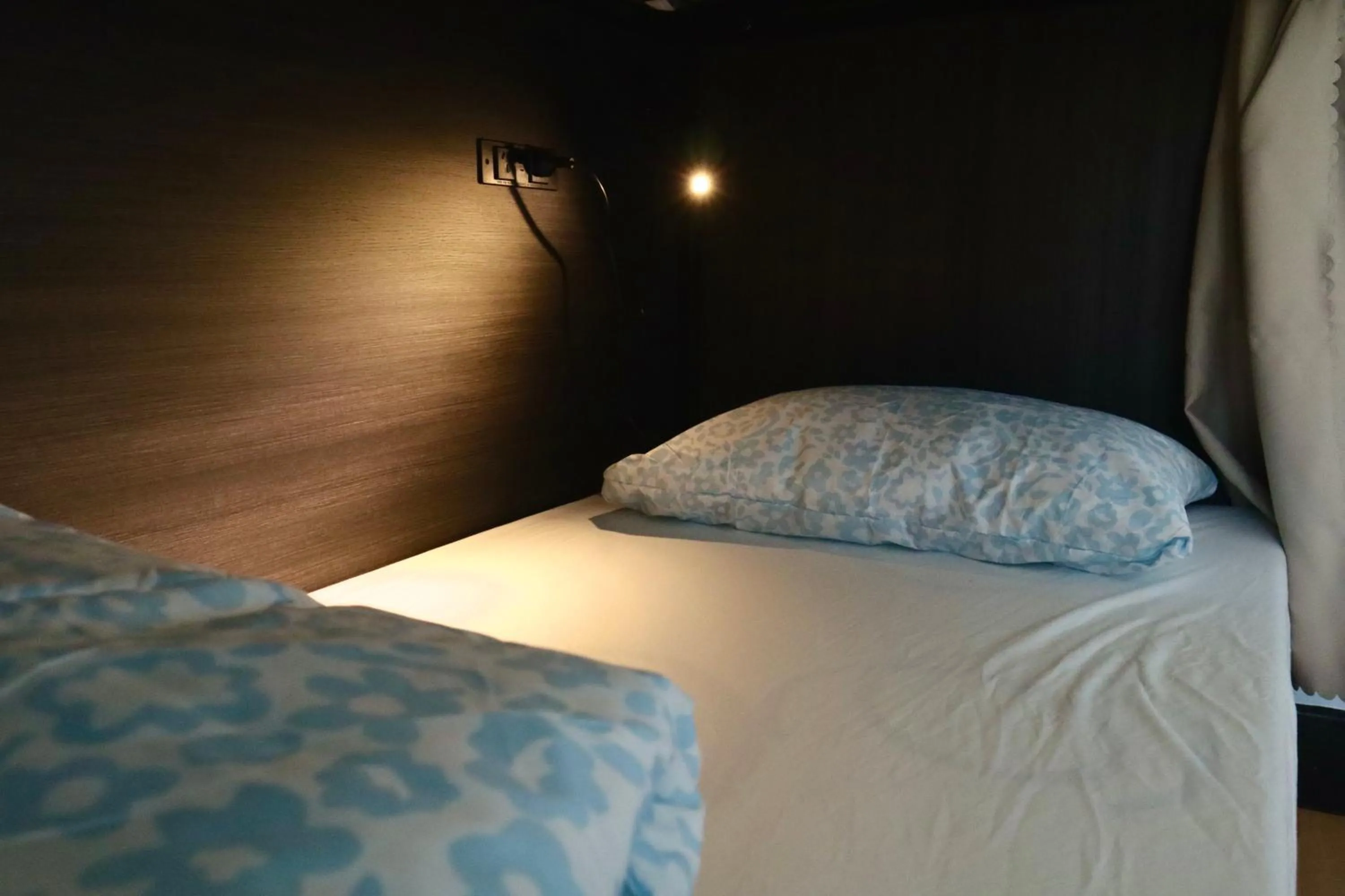 Bed in Ritz For Backpackers