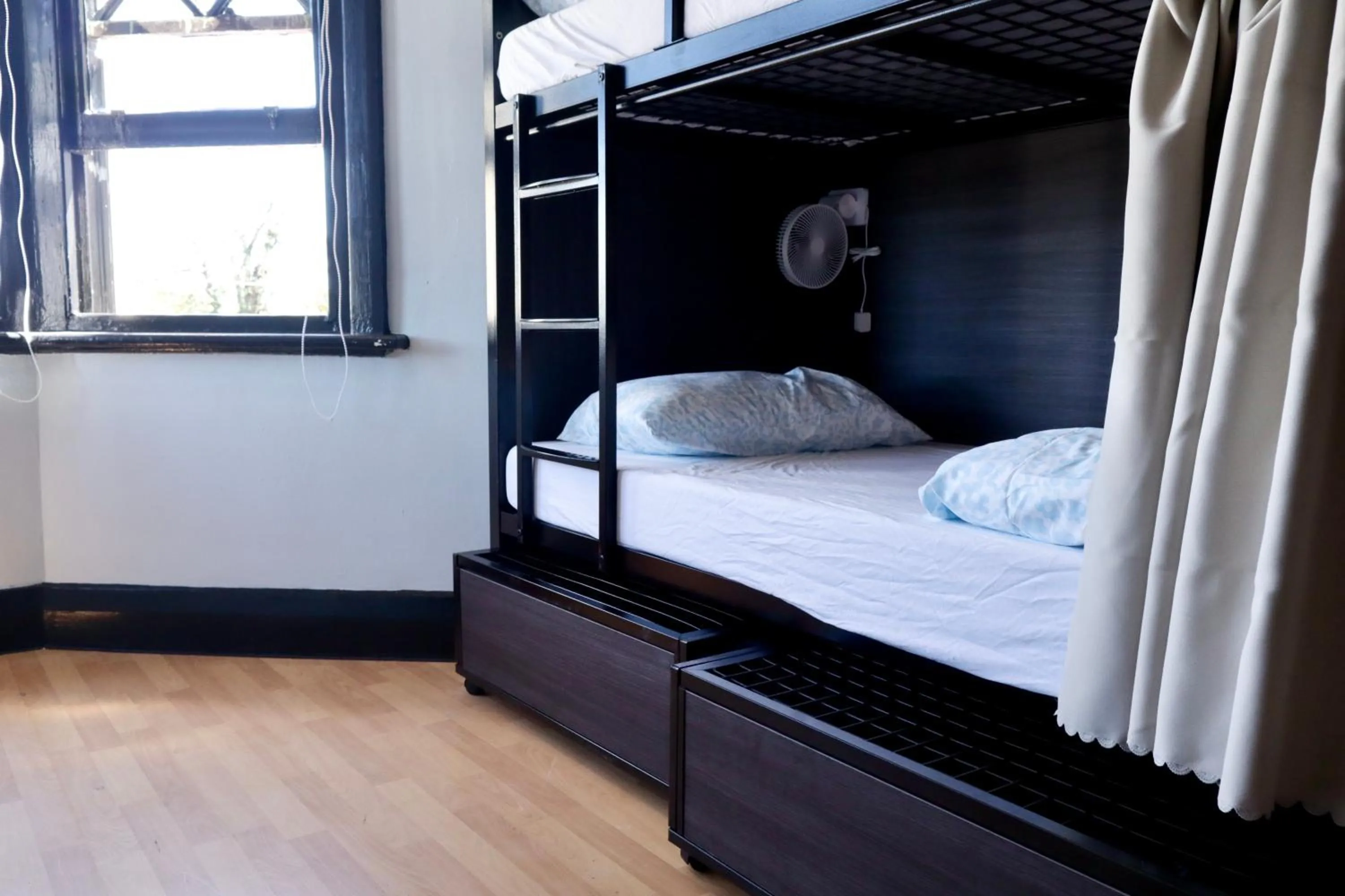 bunk bed, Bed in Ritz For Backpackers