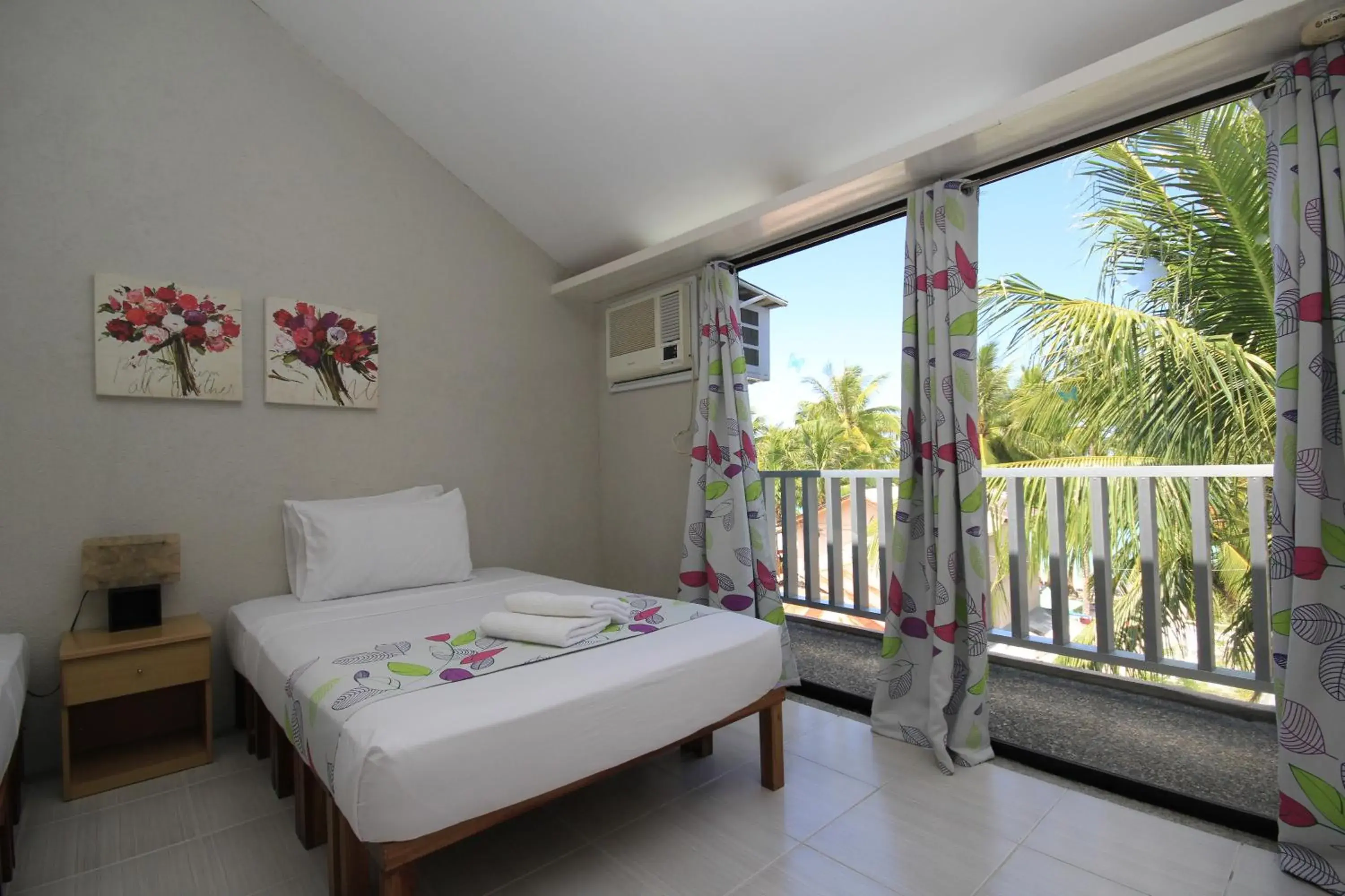 Sea view, Bed in MR Holidays Hotel Sea view, Bed in MR Holidays Hotel