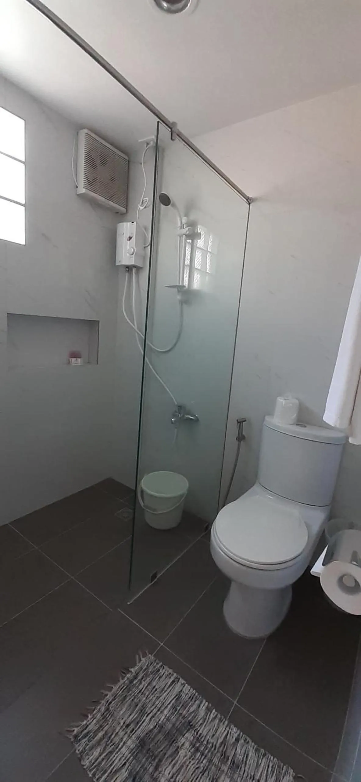 Toilet in MR Holidays Hotel