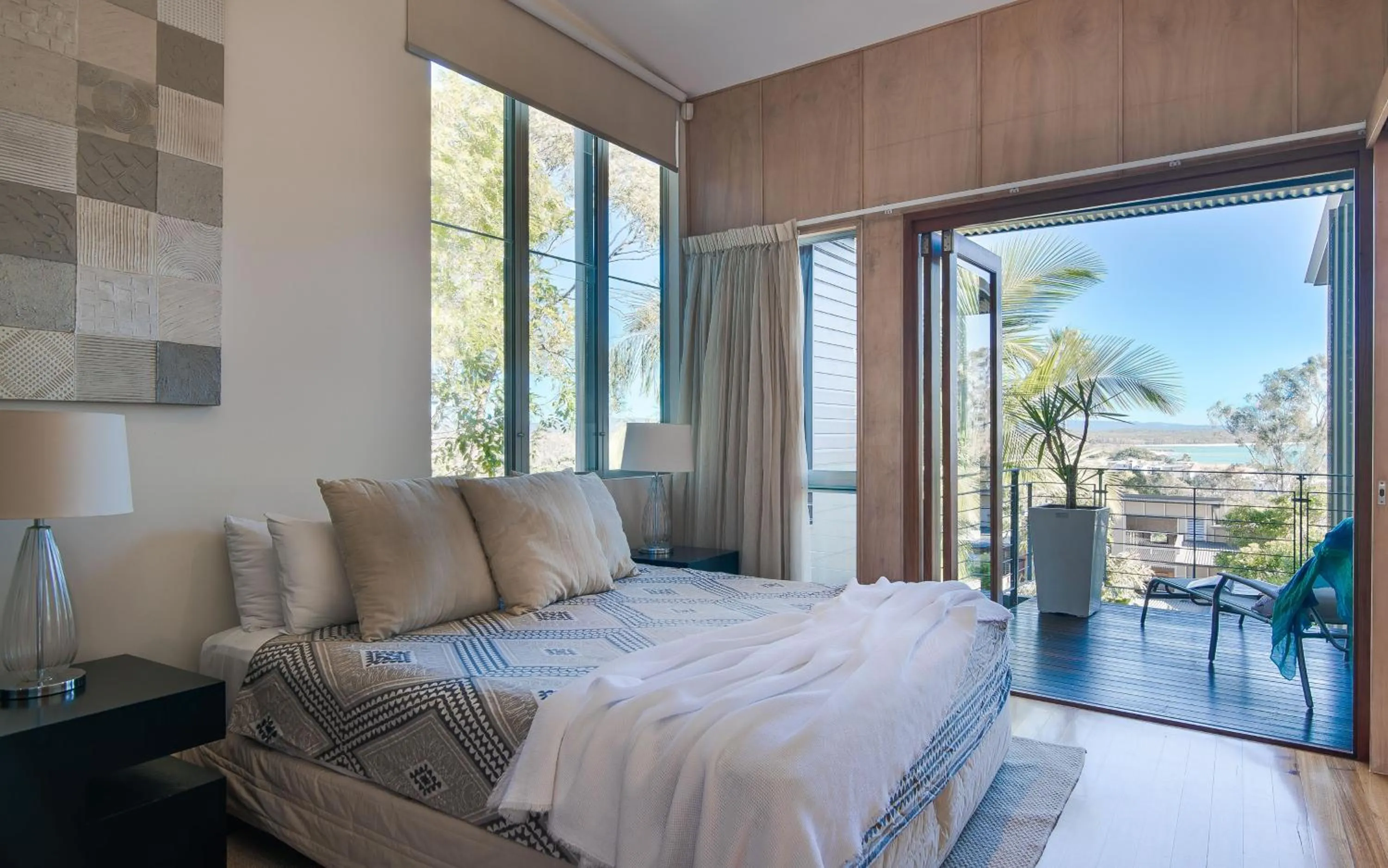 Balcony/Terrace, Bed in Noosa Residences