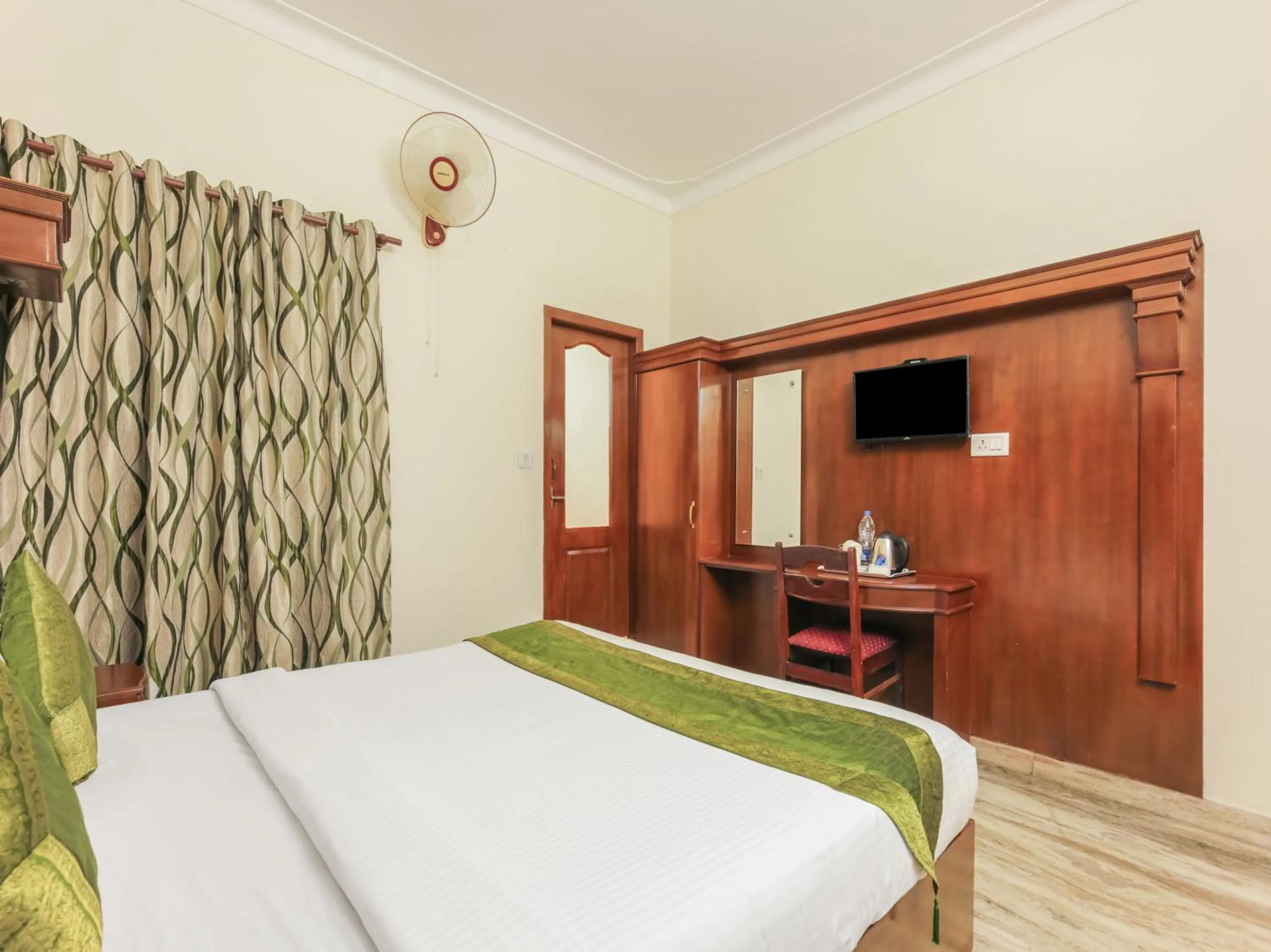 Bedroom, Bed in Le Celestium