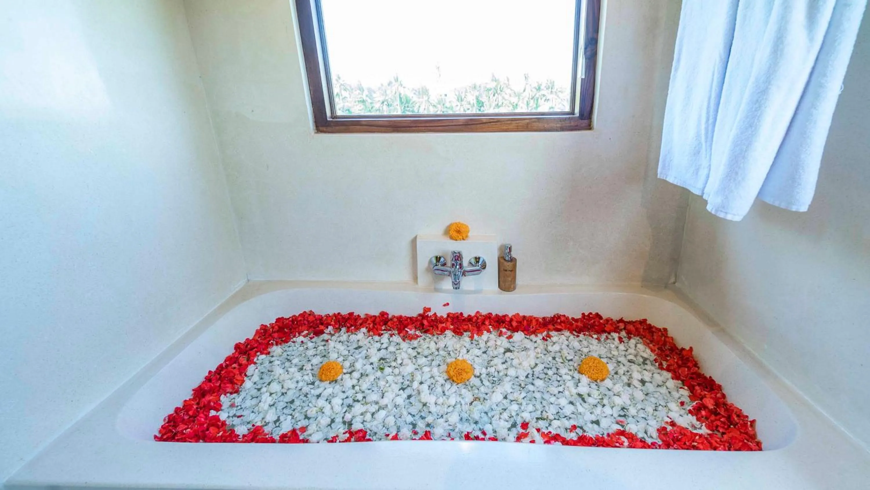 Bath in Gayatri Retreat Ubud