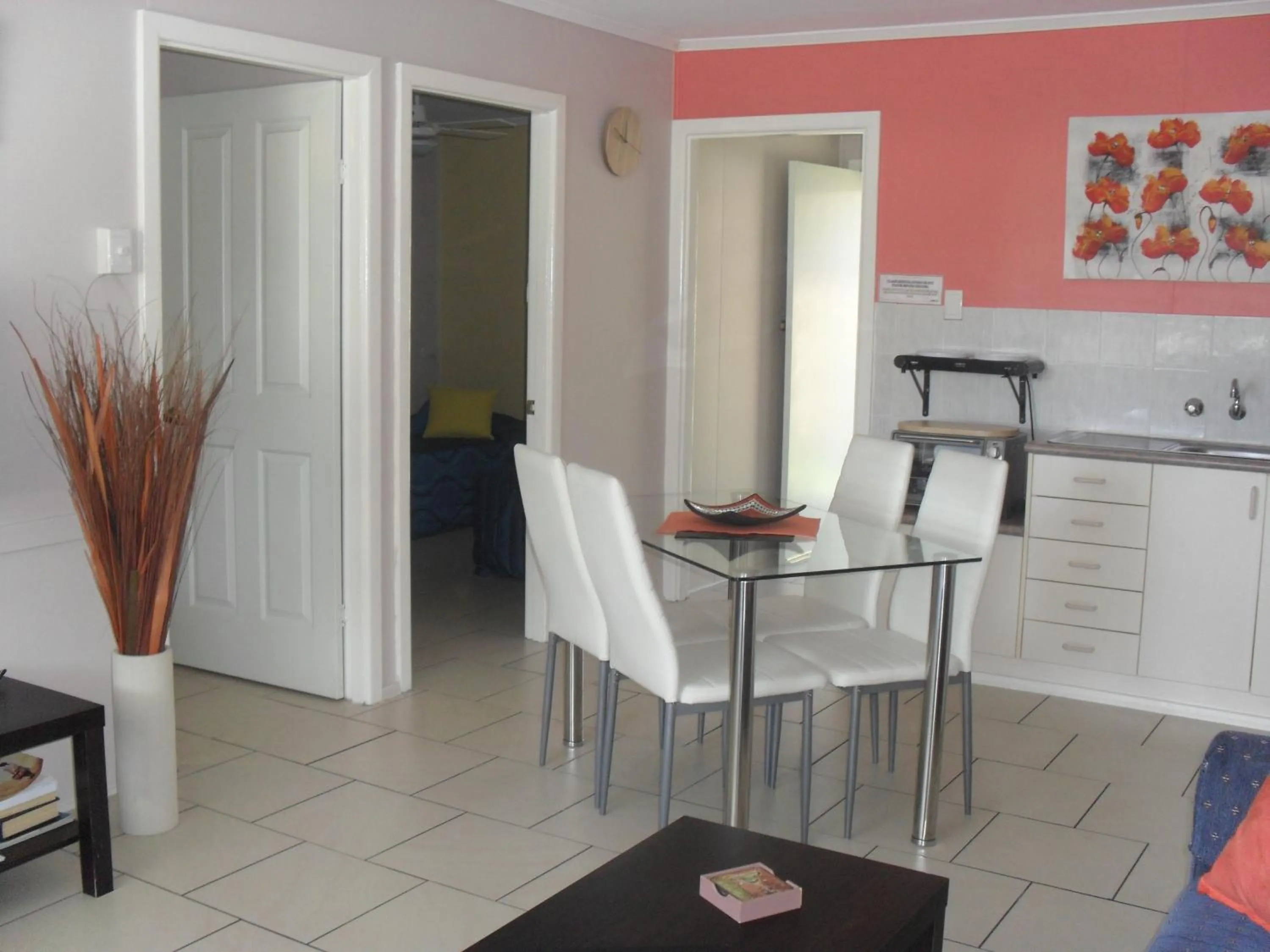 Restaurant/places to eat in Beachlander Self-Contained Holiday Apartments
