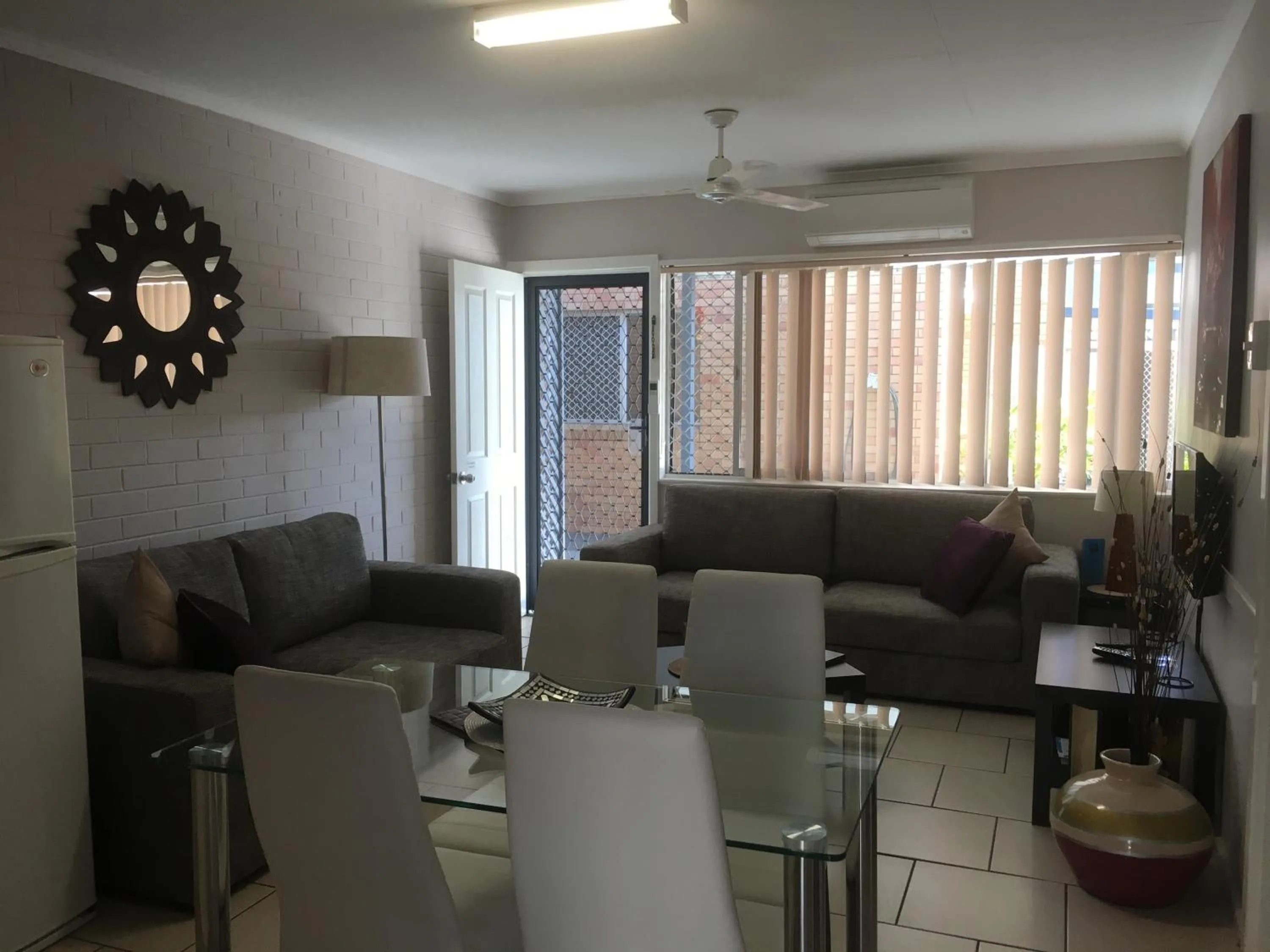 TV and multimedia in Beachlander Self-Contained Holiday Apartments