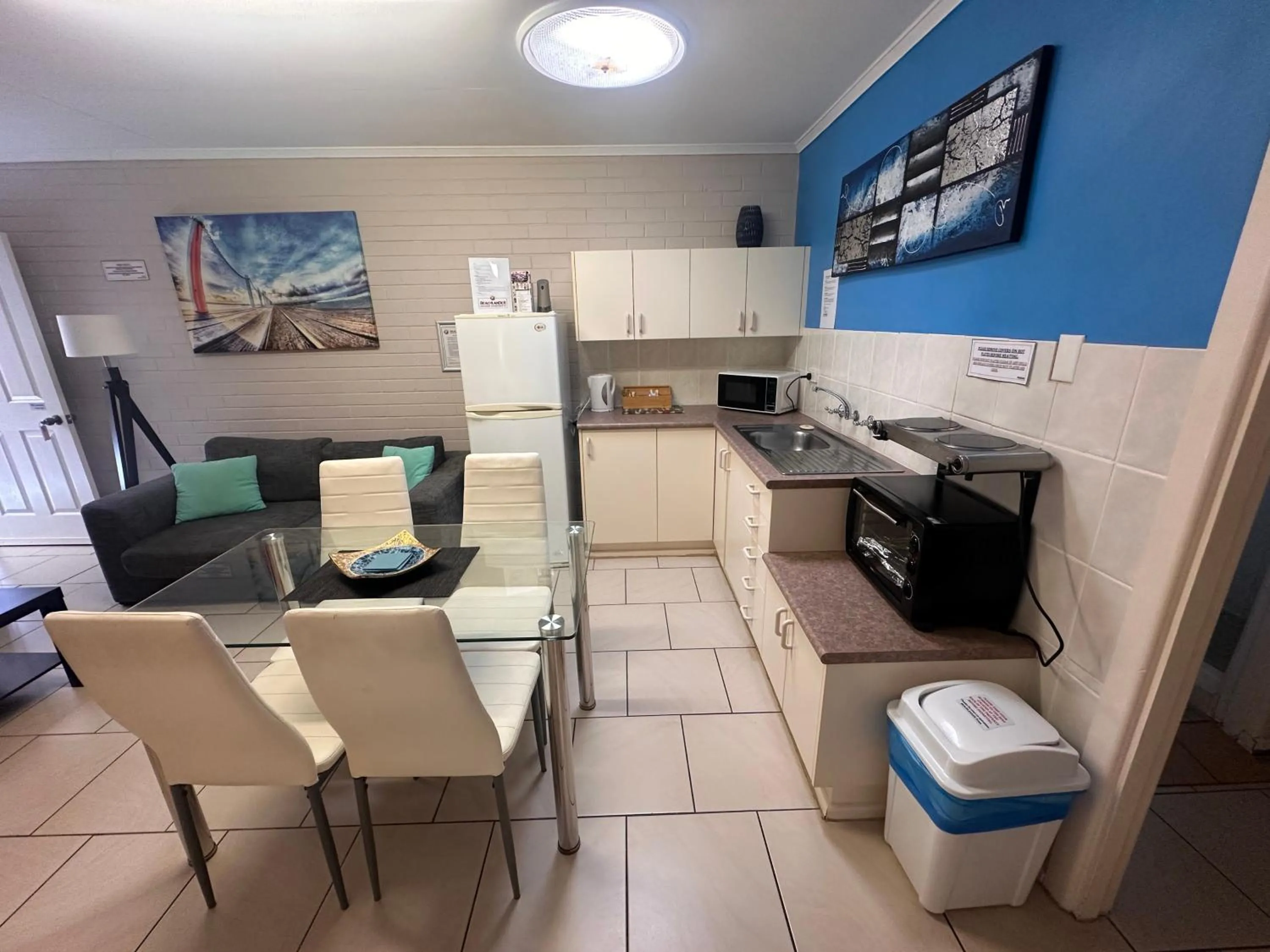 Kitchen or kitchenette in Beachlander Self-Contained Holiday Apartments