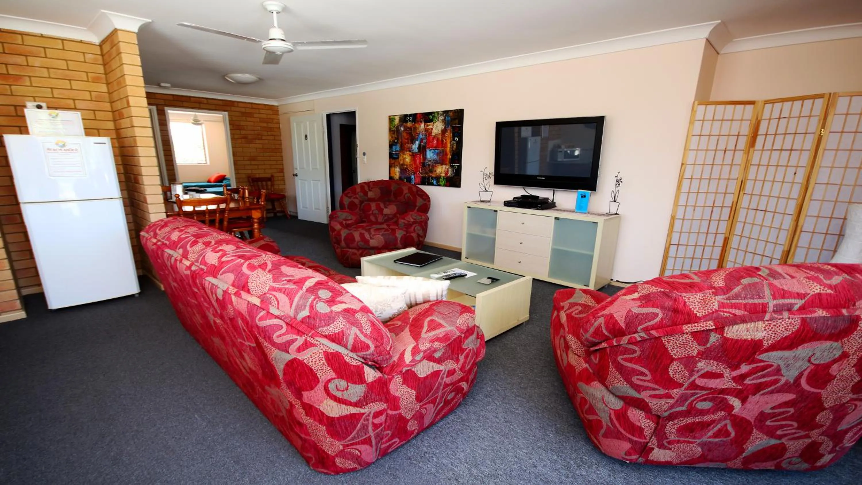 Communal lounge/ TV room in Beachlander Self-Contained Holiday Apartments