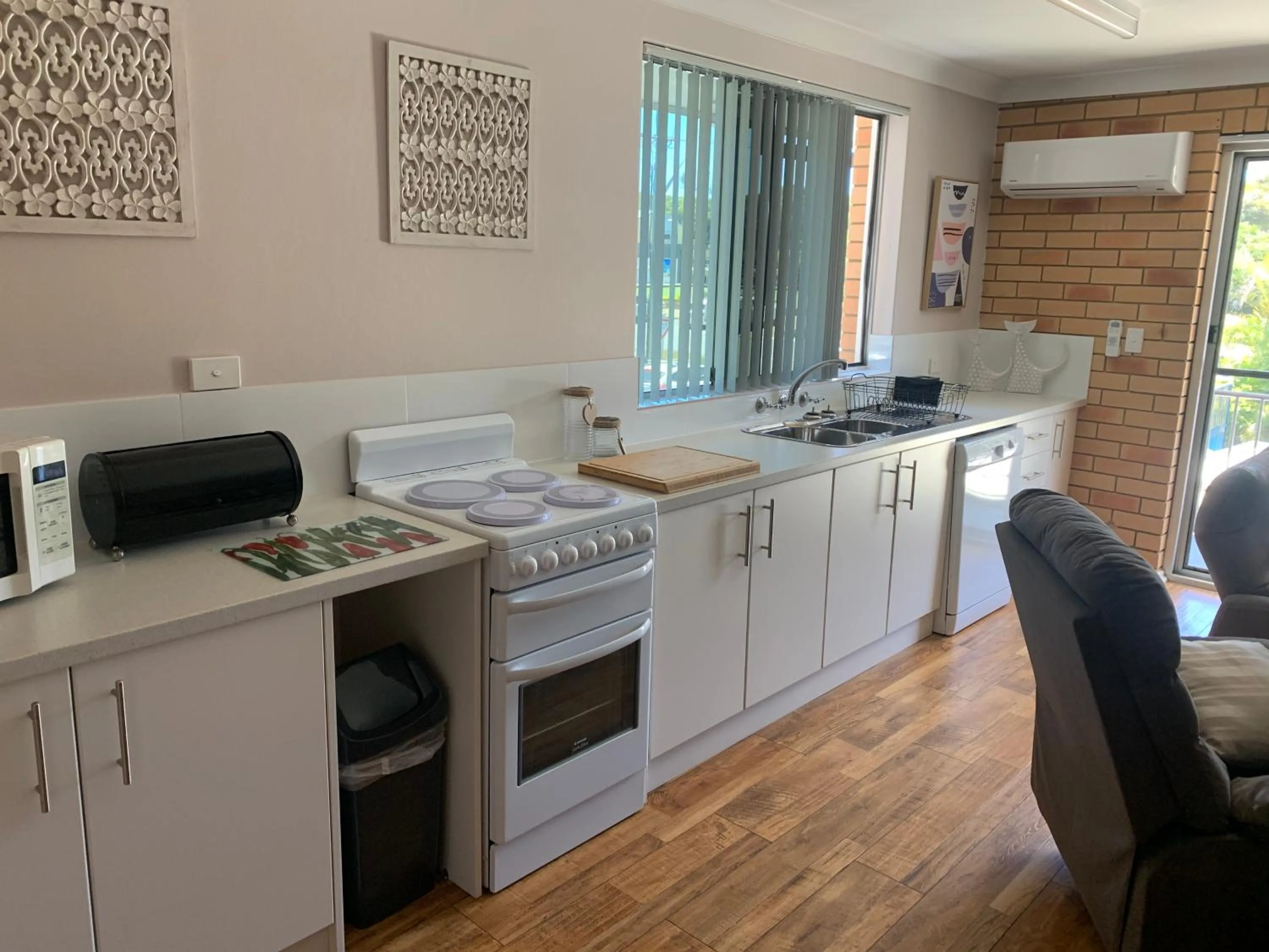 Kitchen or kitchenette in Beachlander Self-Contained Holiday Apartments