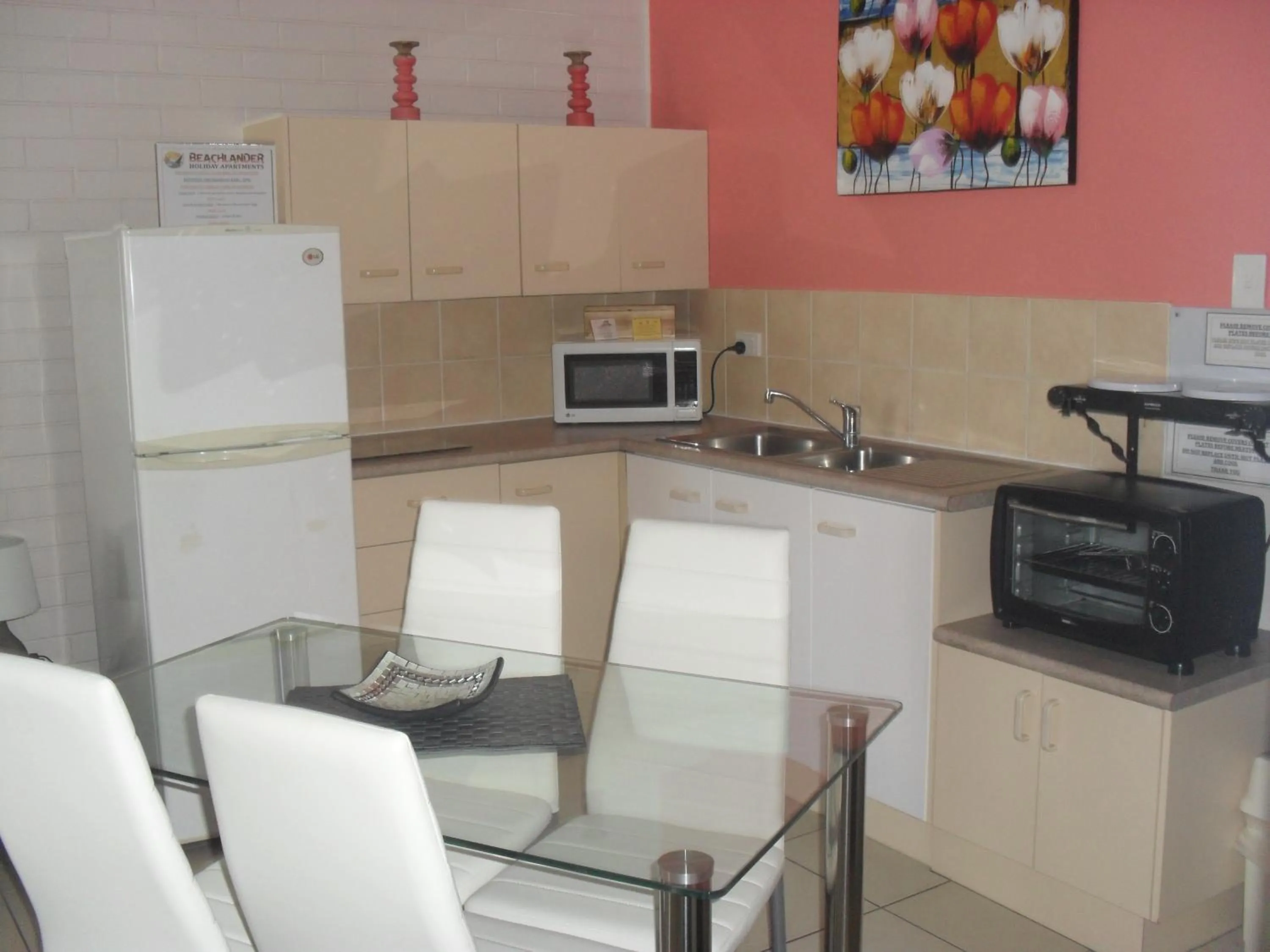Kitchen or kitchenette in Beachlander Self-Contained Holiday Apartments