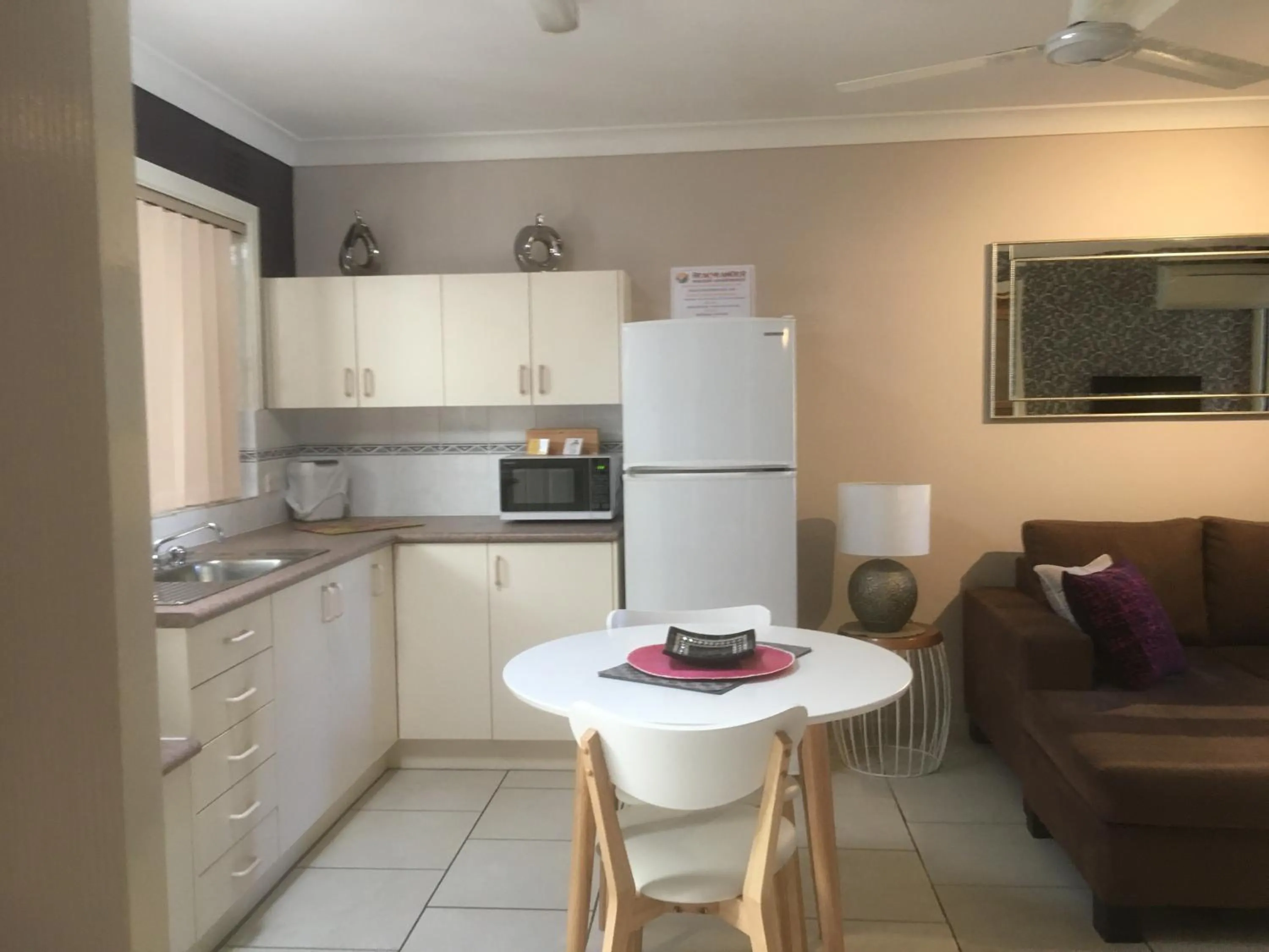 Kitchen or kitchenette in Beachlander Self-Contained Holiday Apartments