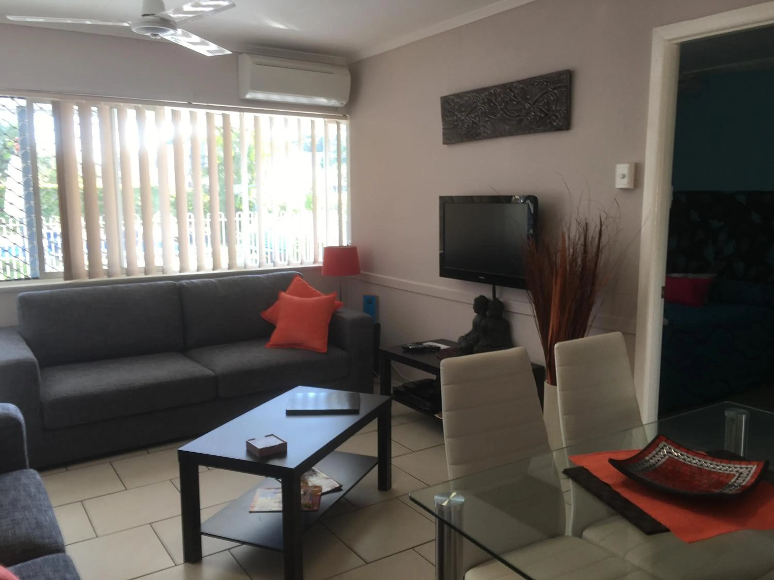 TV and multimedia in Beachlander Self-Contained Holiday Apartments