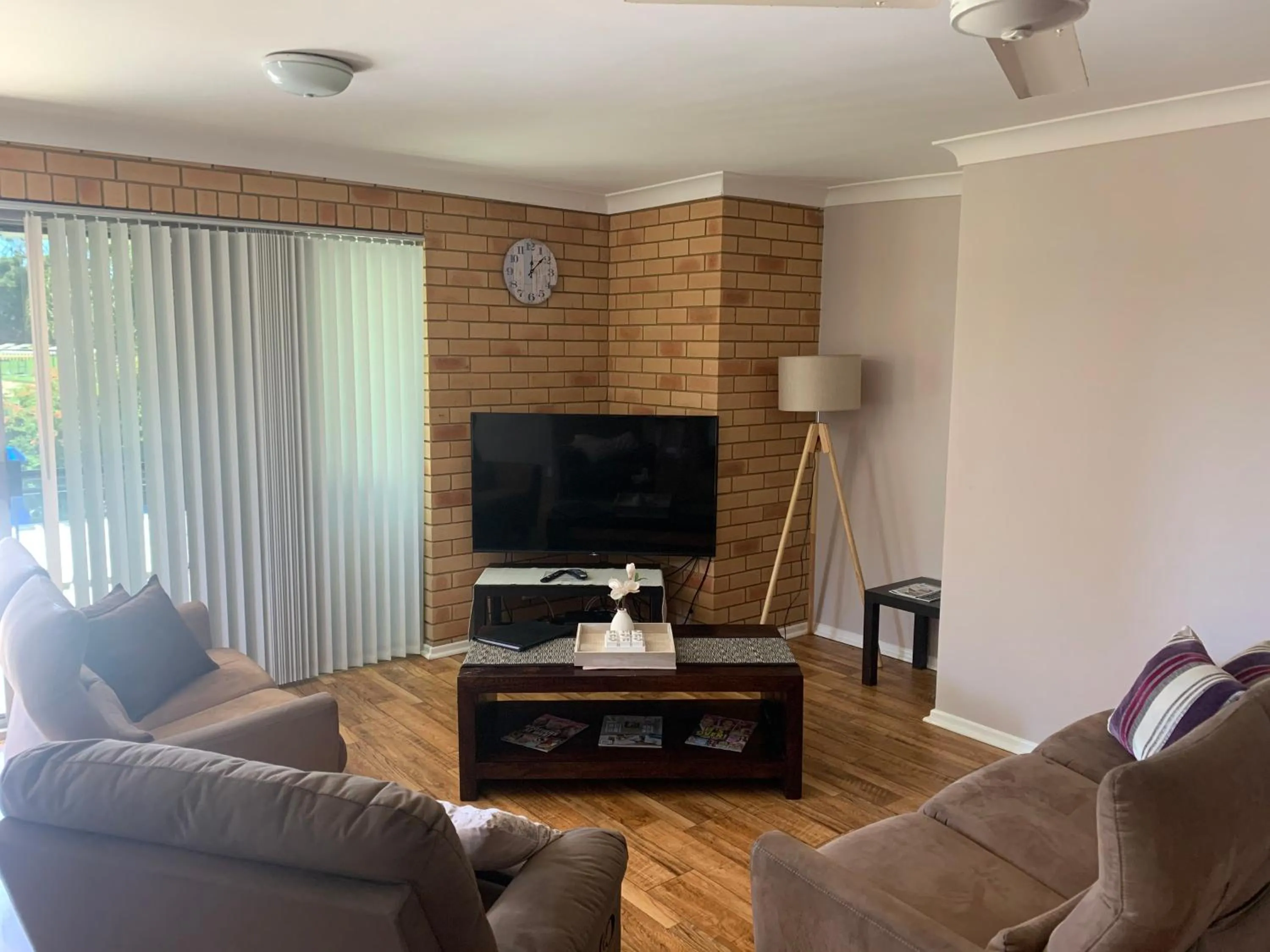 TV and multimedia in Beachlander Self-Contained Holiday Apartments