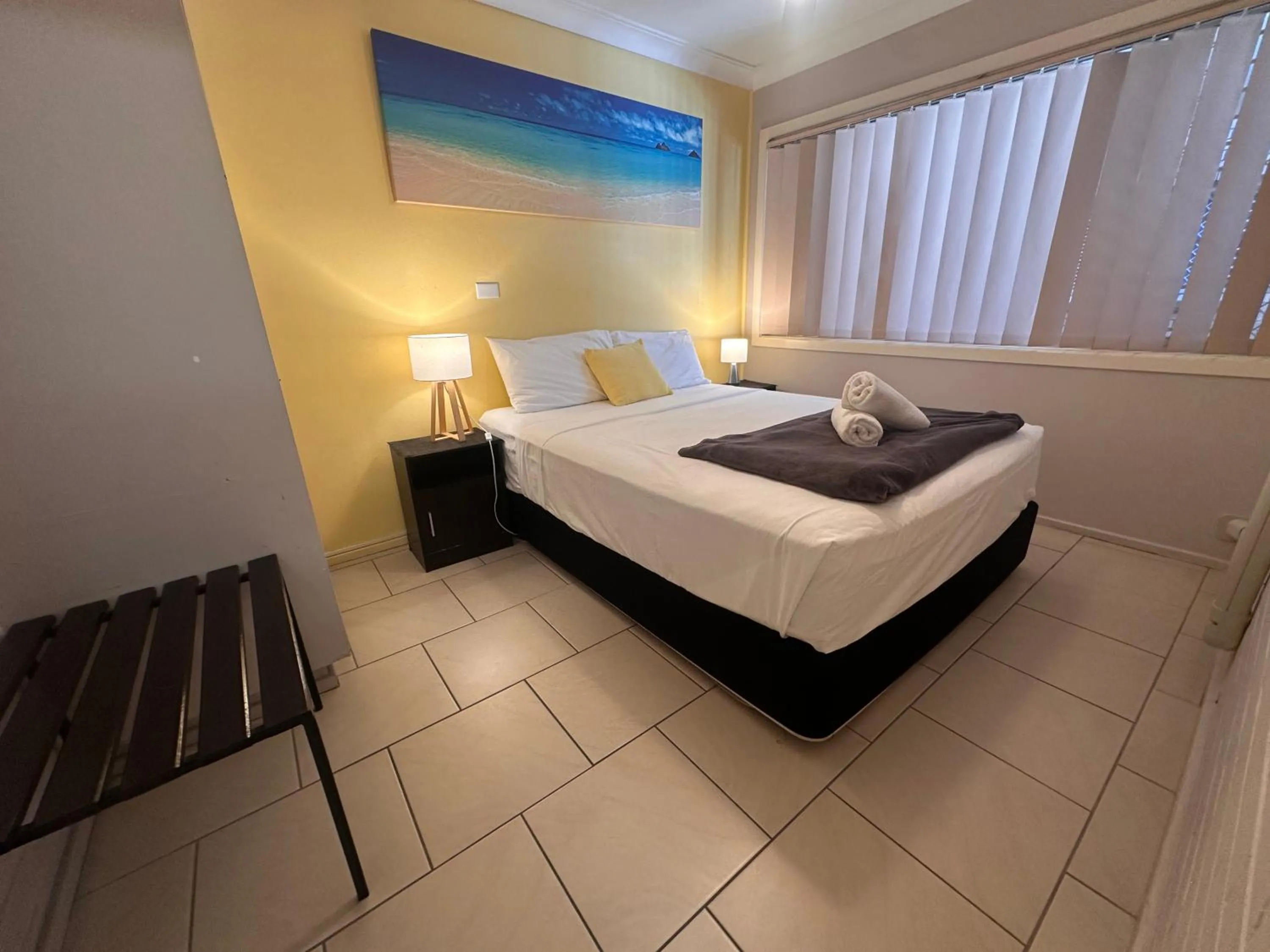 Bedroom, Bed in Beachlander Self-Contained Holiday Apartments