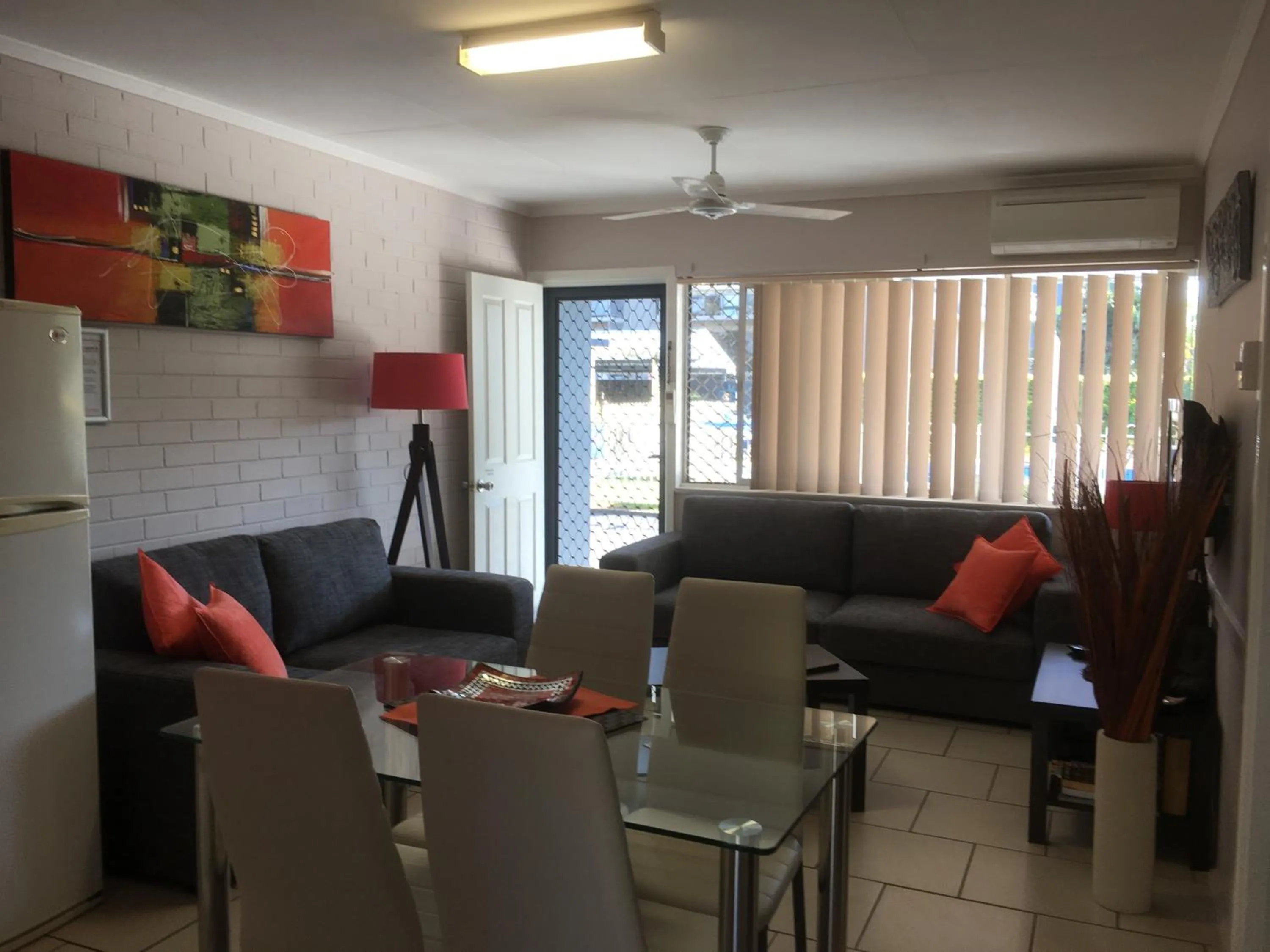 TV and multimedia in Beachlander Self-Contained Holiday Apartments