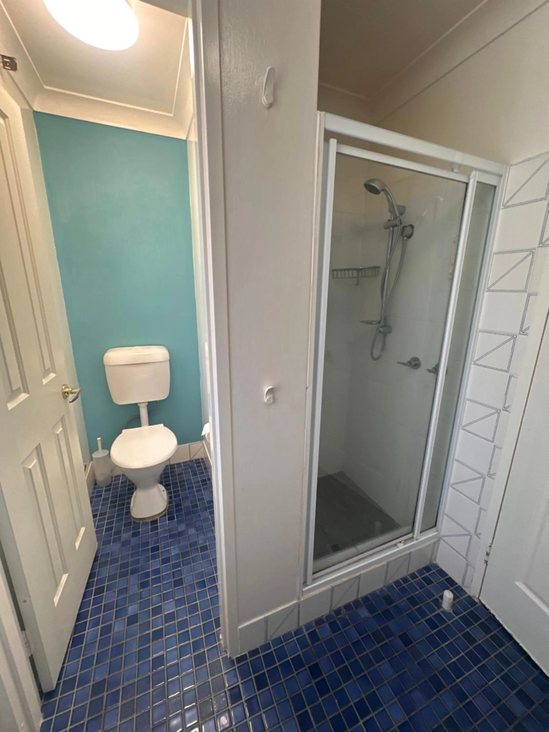Bathroom in Beachlander Self-Contained Holiday Apartments