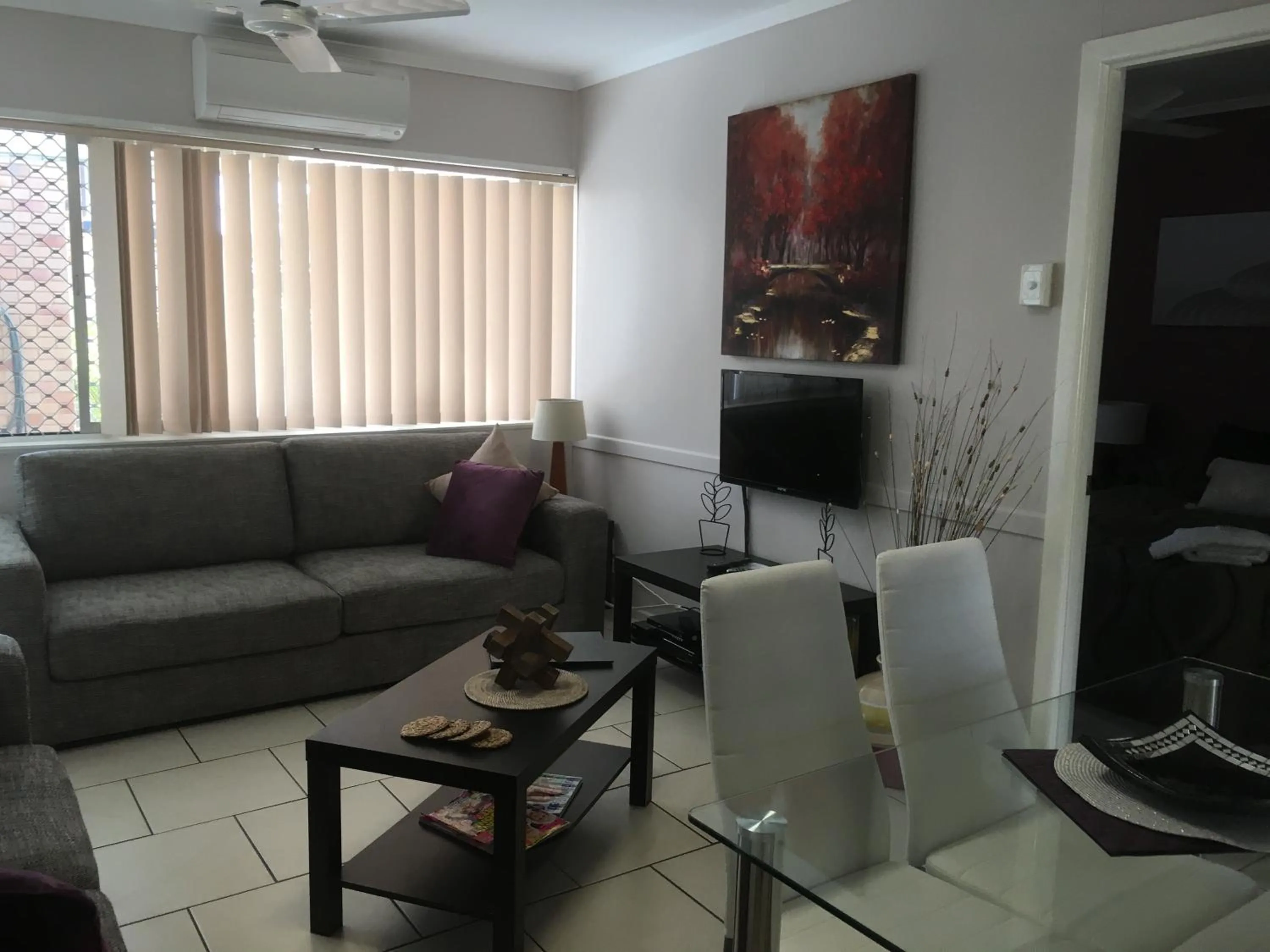 TV and multimedia in Beachlander Self-Contained Holiday Apartments