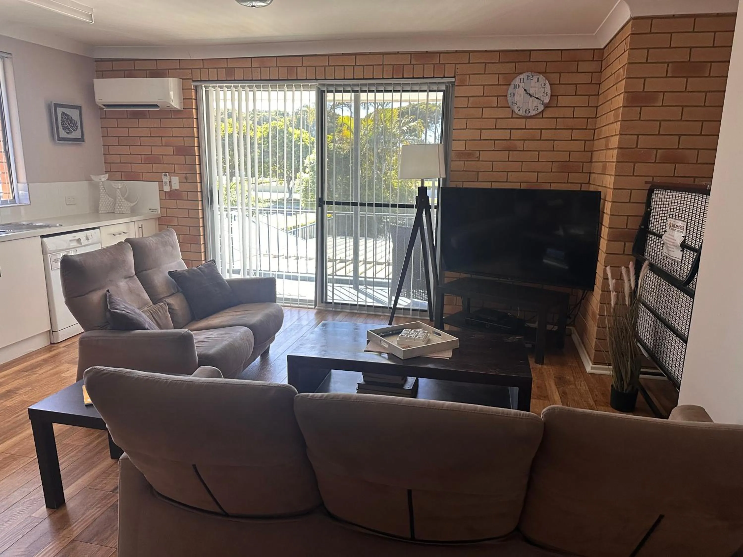 Communal lounge/ TV room in Beachlander Self-Contained Holiday Apartments