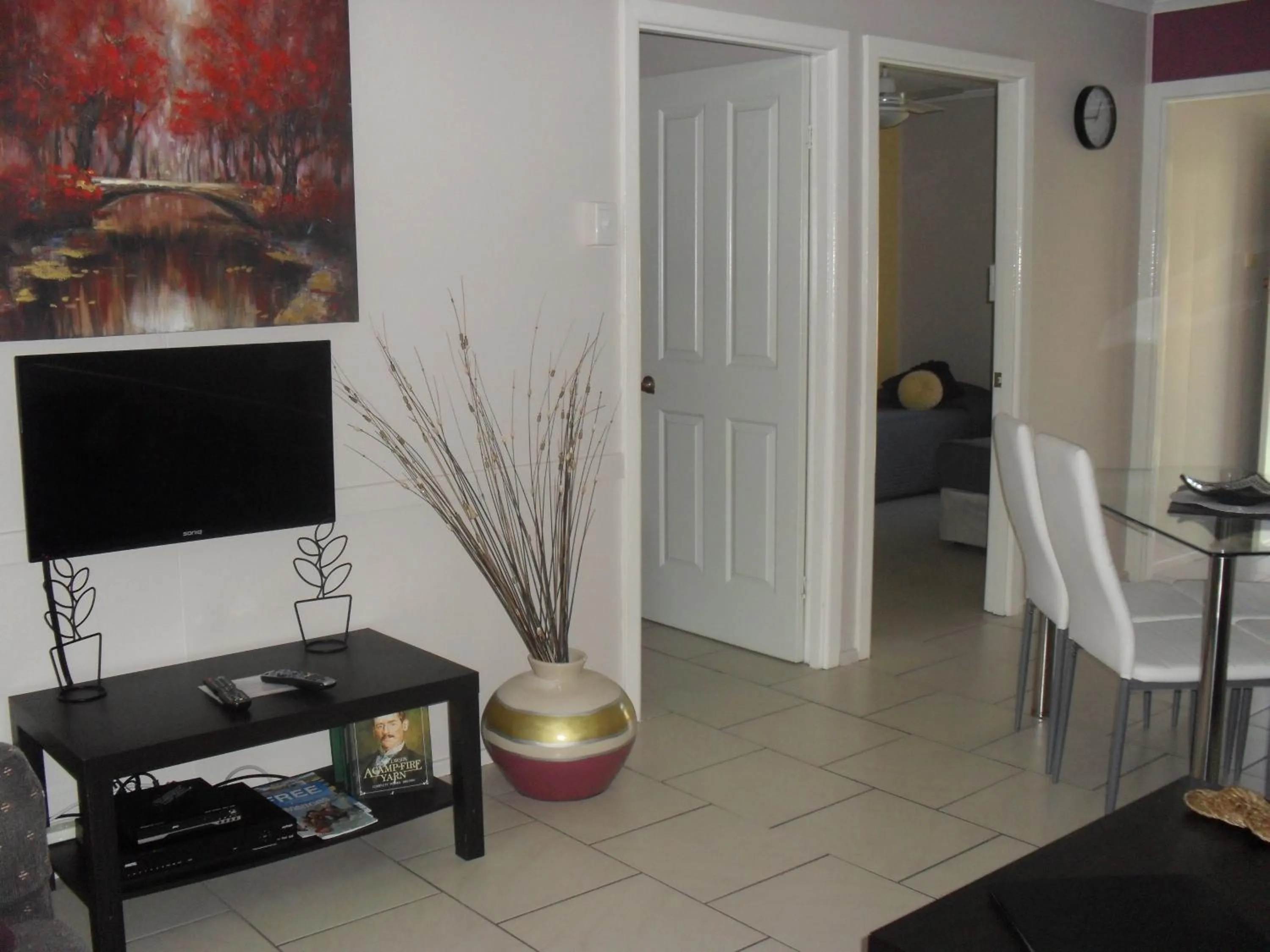 TV and multimedia in Beachlander Self-Contained Holiday Apartments