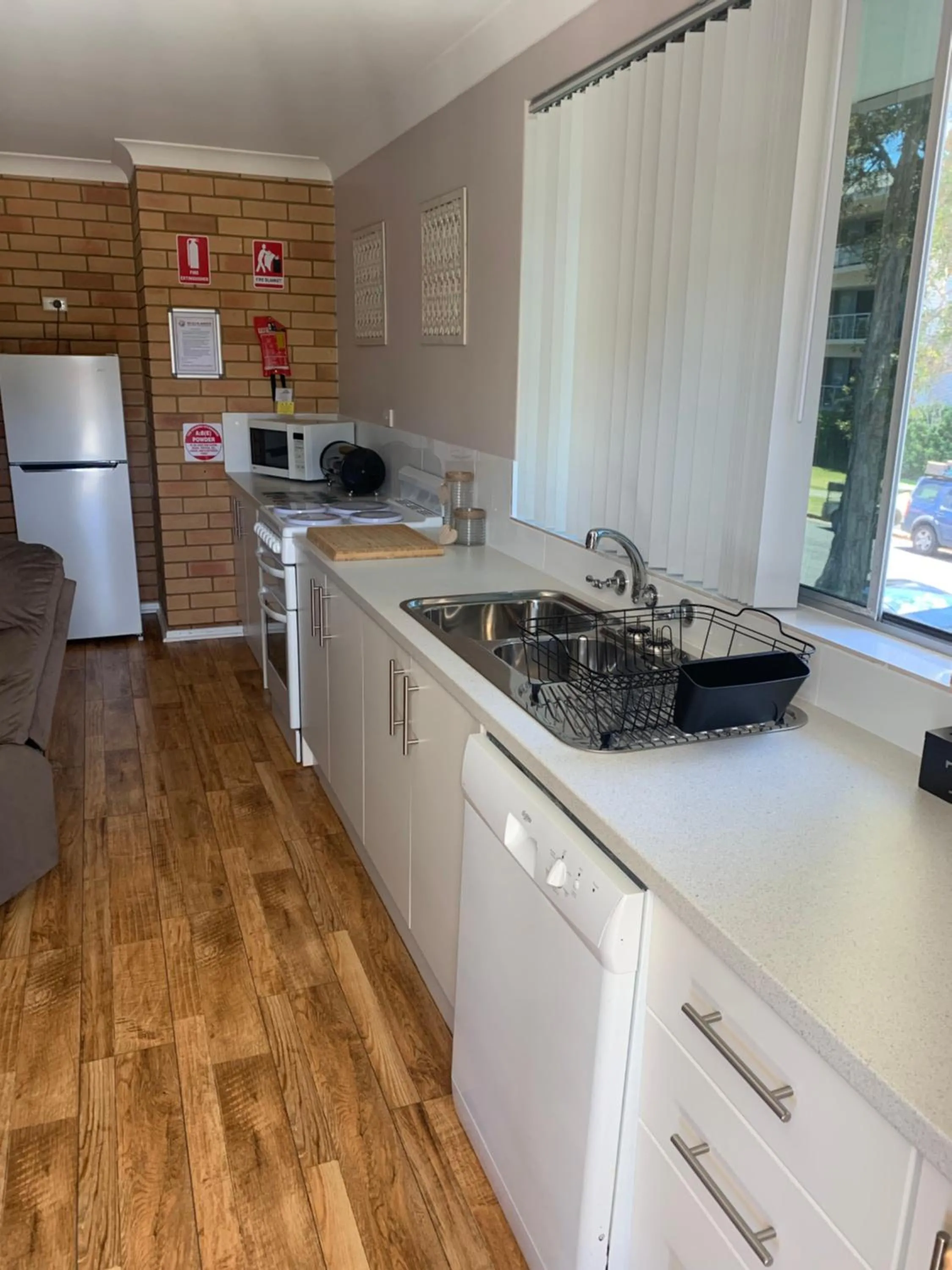 Kitchen or kitchenette in Beachlander Self-Contained Holiday Apartments