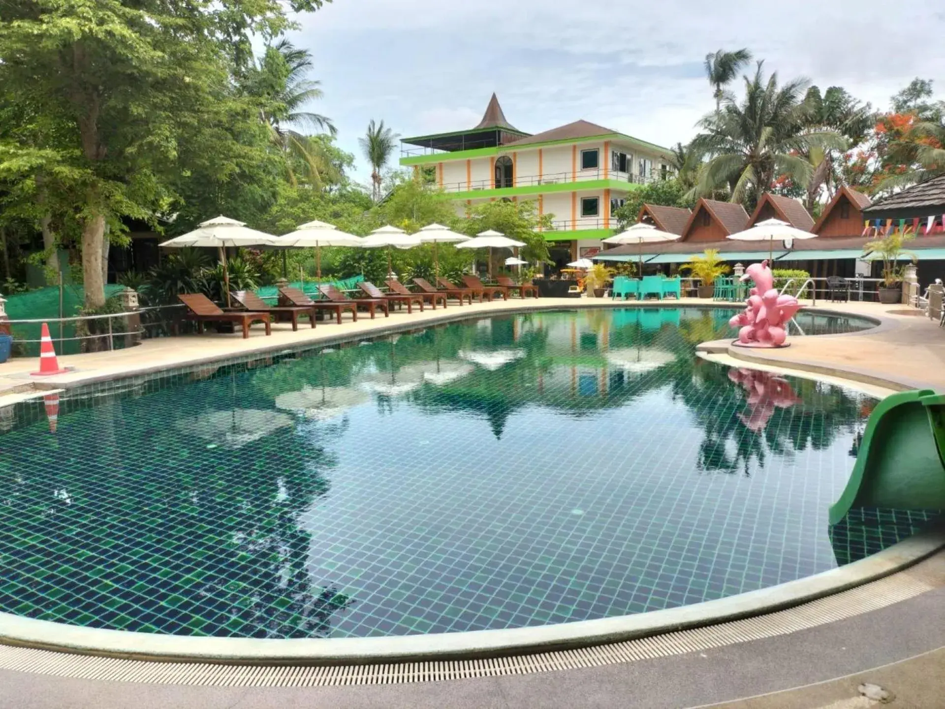 Mixed Dormitory Room in Lotus Hostel Beach Koh Tao Mixed Dormitory Room in Lotus Hostel Beach Koh Tao