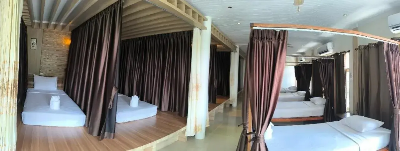 Photo of the whole room, Bed in Lotus Hostel Beach Koh Tao Photo of the whole room, Bed in Lotus Hostel Beach Koh Tao