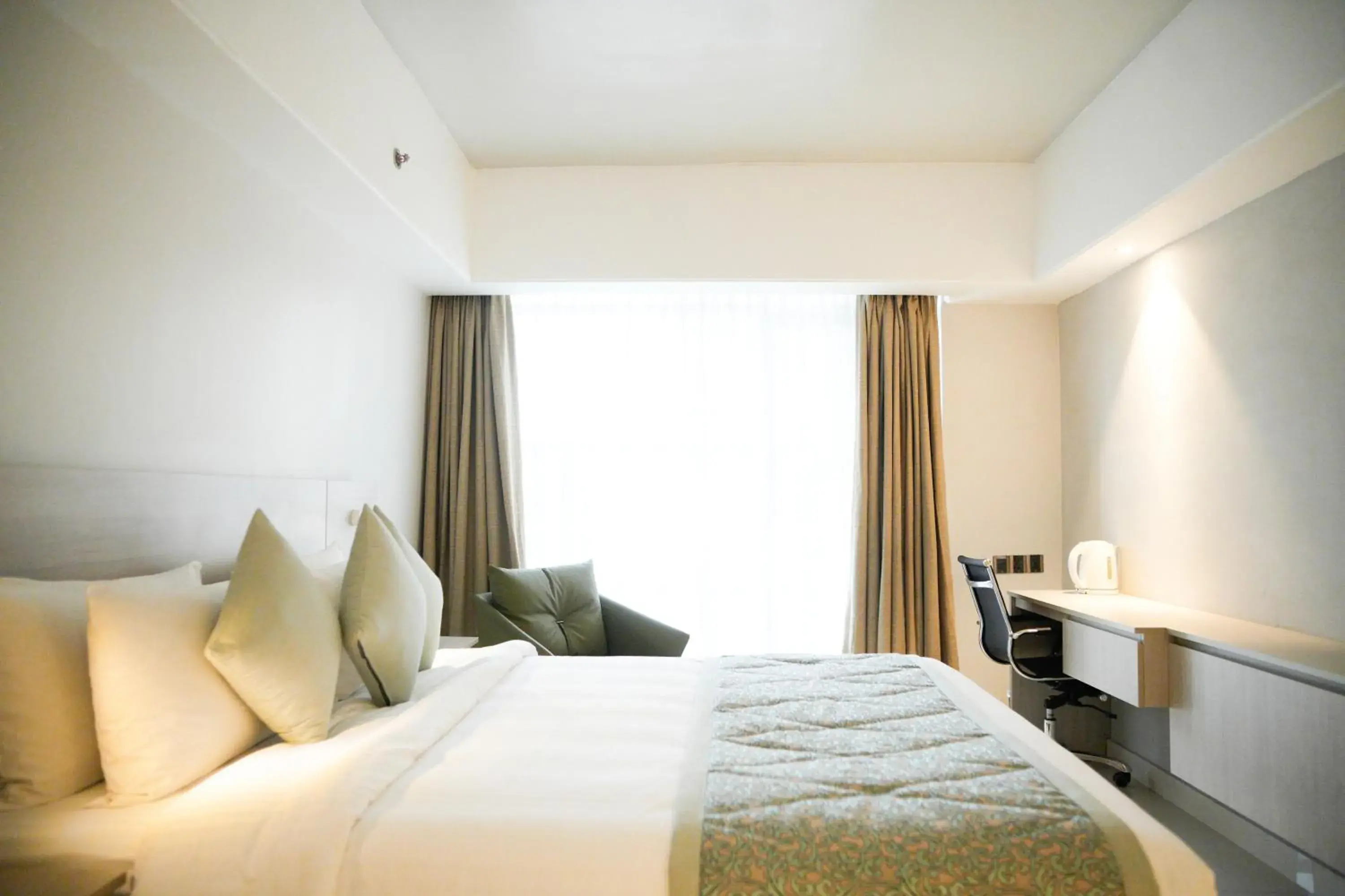 Bed in Lakeshore Heights Bed in Lakeshore Heights