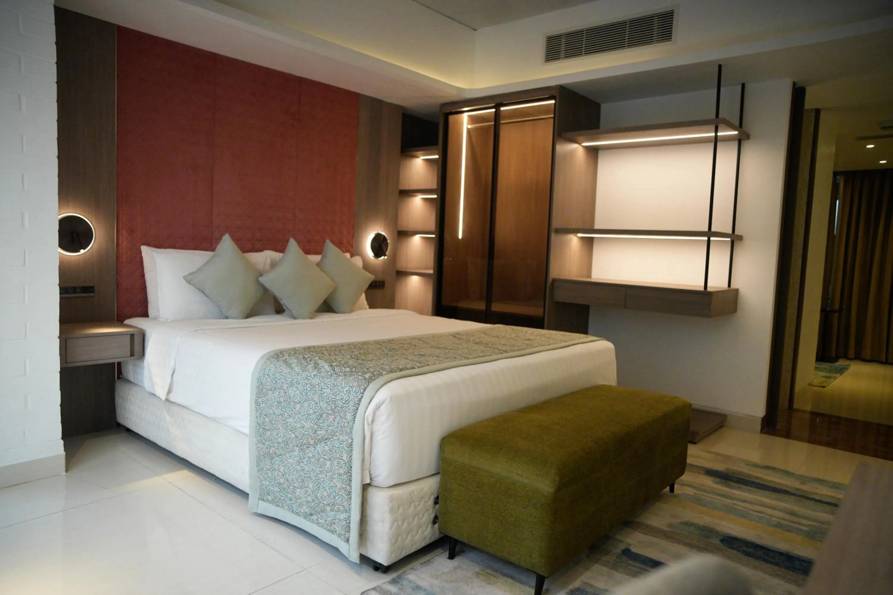 Bed in Lakeshore Heights