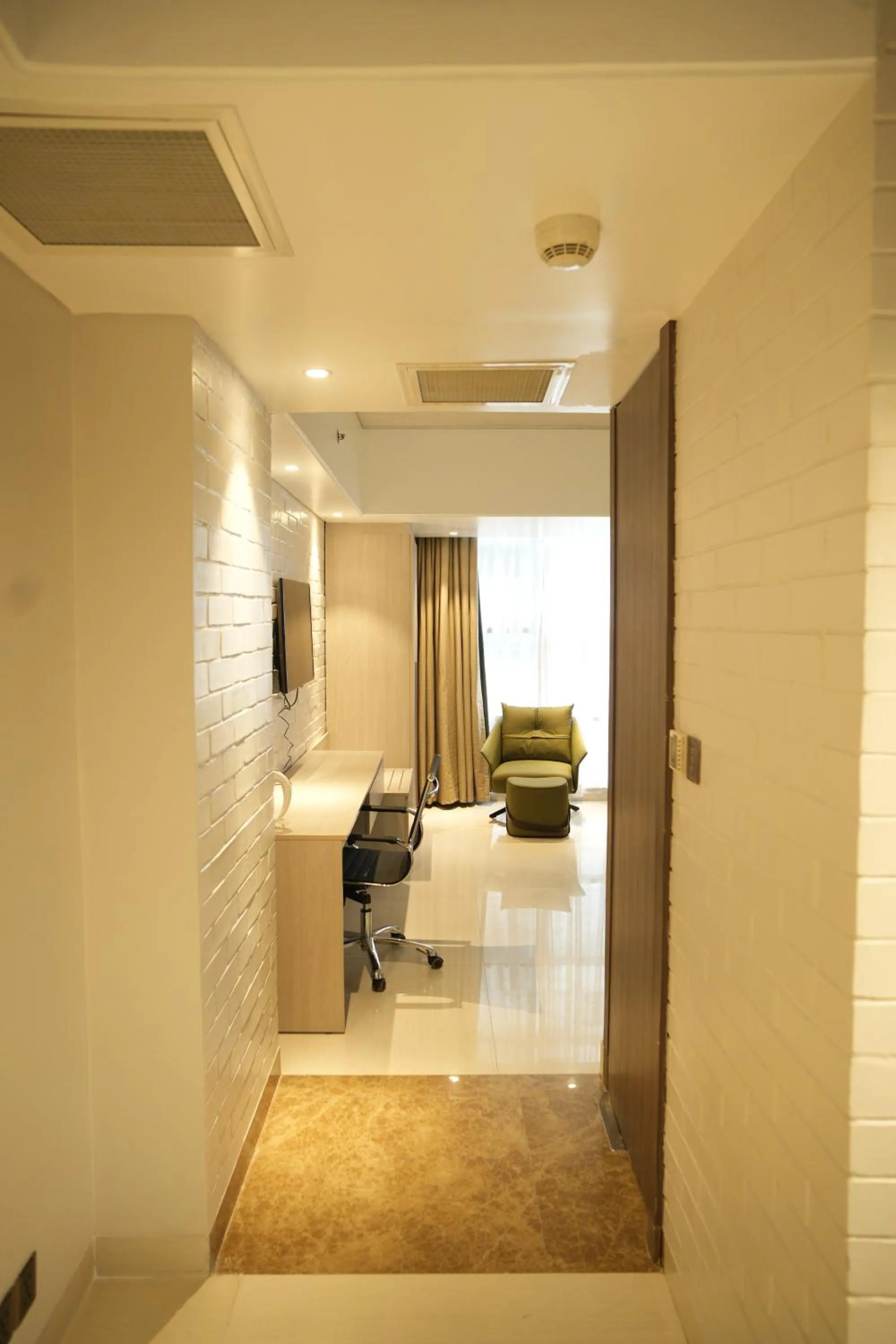 hair dresser, Bed in Lakeshore Heights