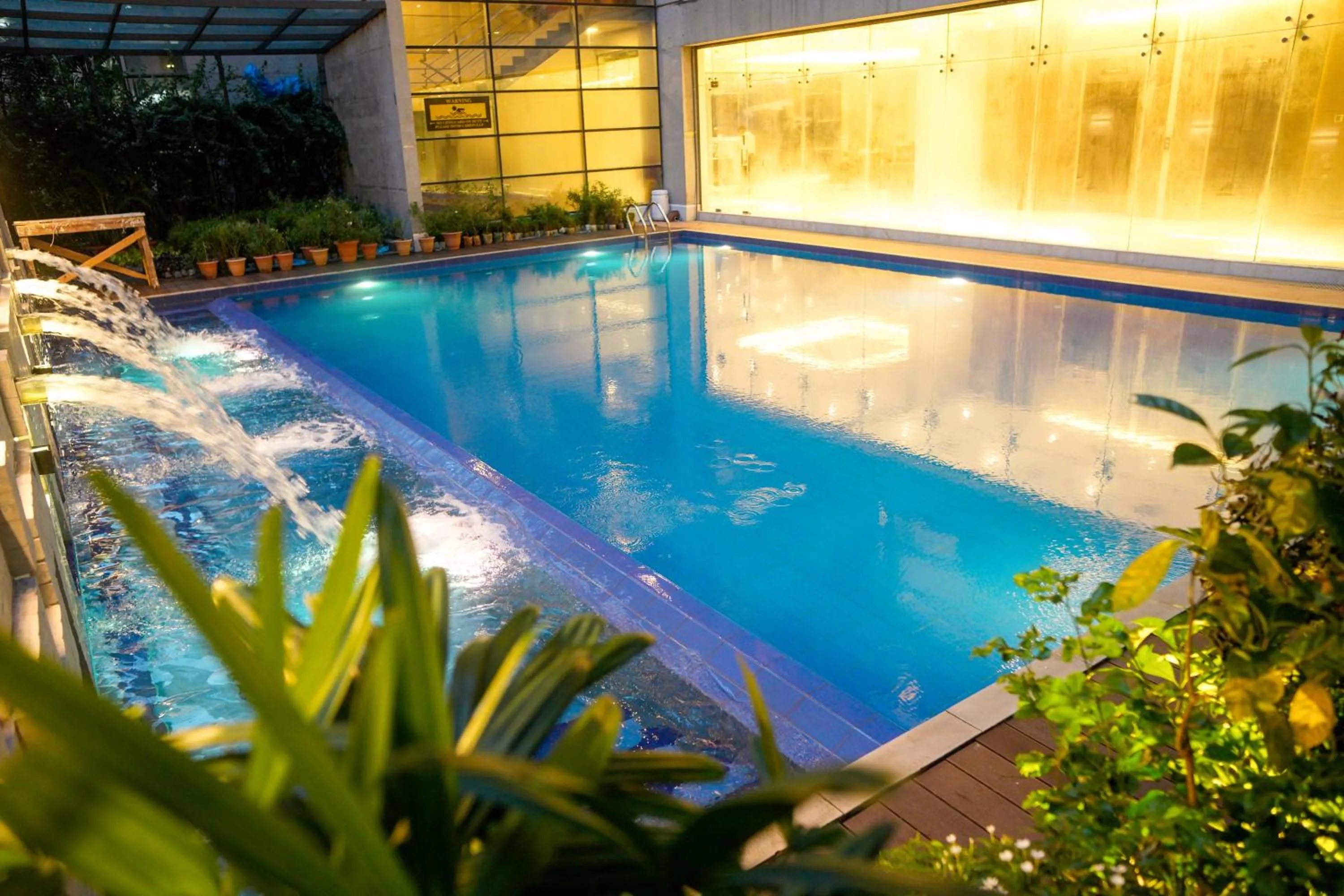 Swimming pool in Lakeshore Heights