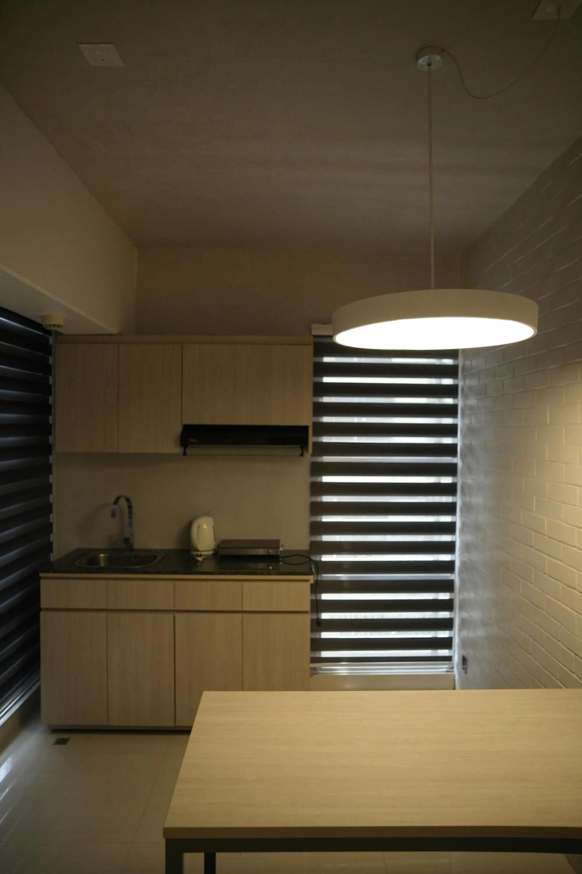 Kitchen or kitchenette in Lakeshore Heights