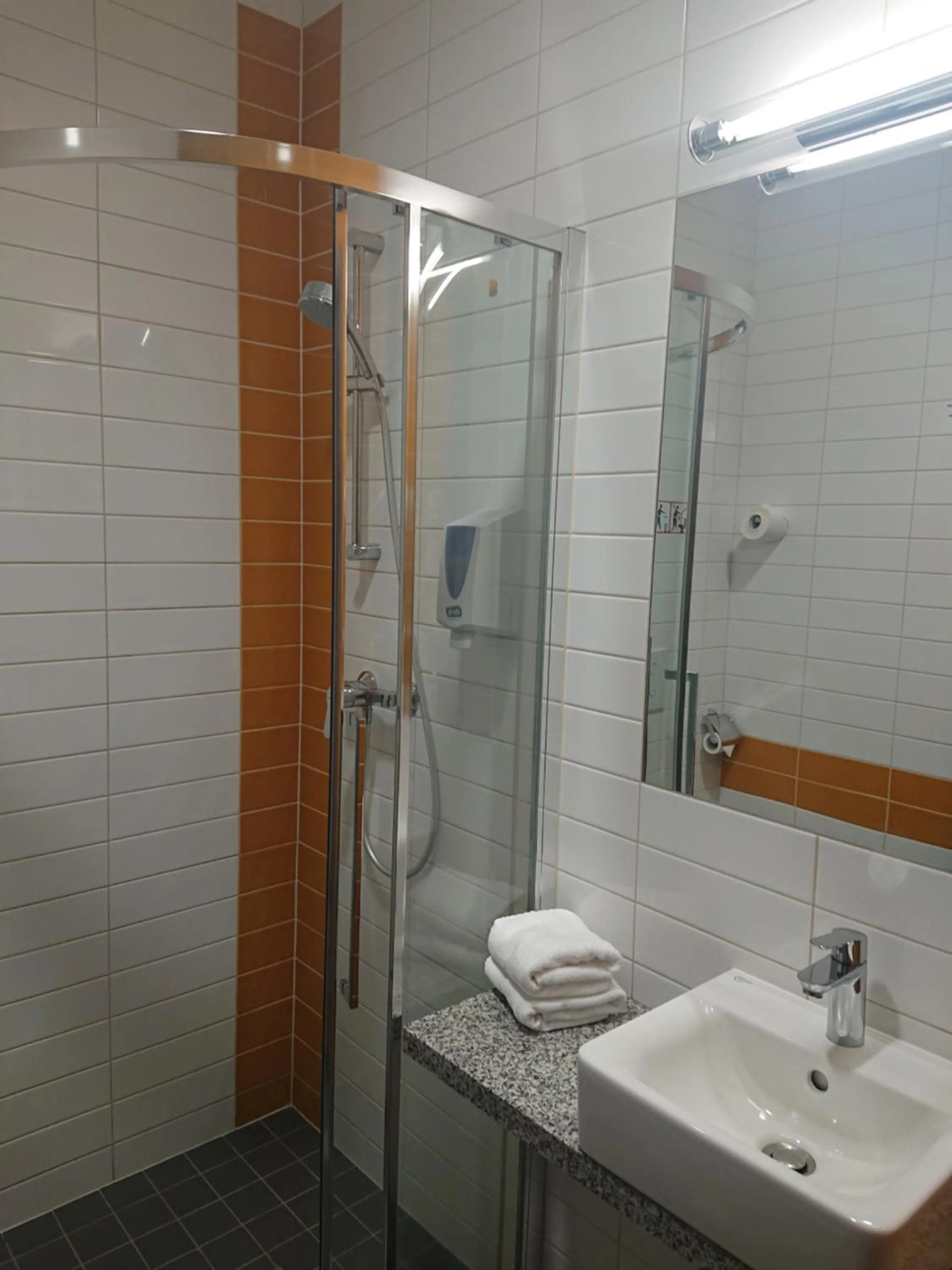 Shower in Algiro Hotel