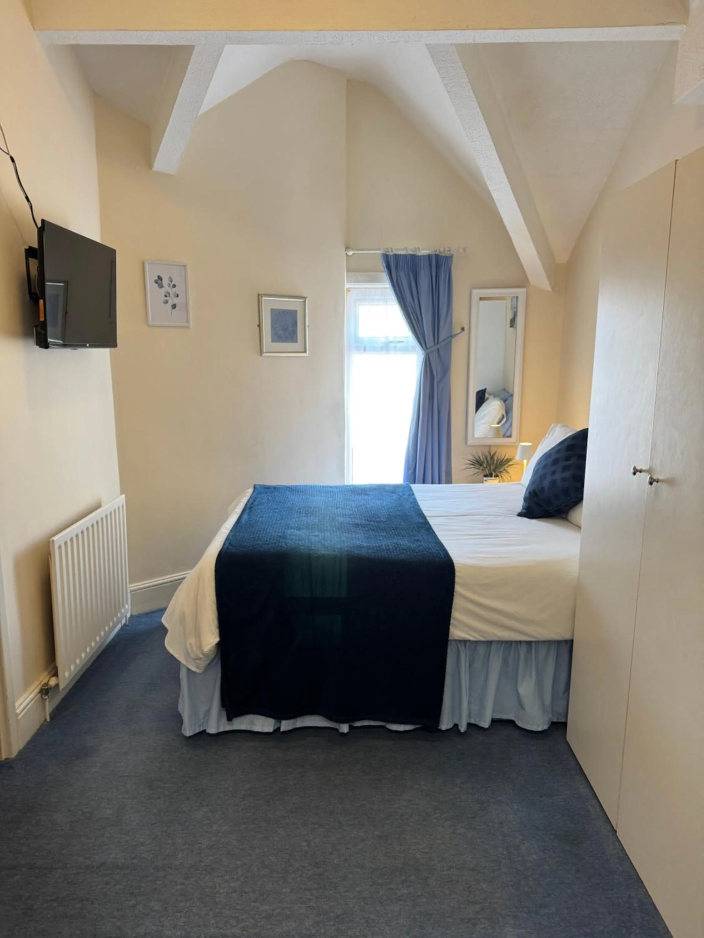 Bedroom, Bed in Marlow Lodge