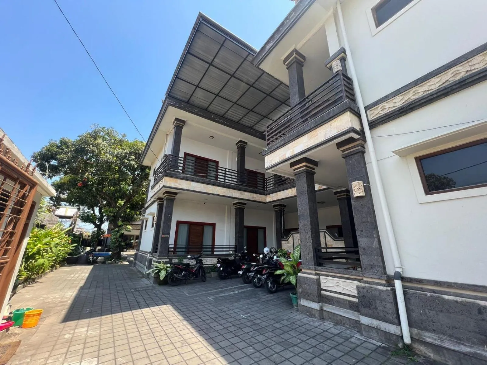 Property building in Pudak Sari Homestay