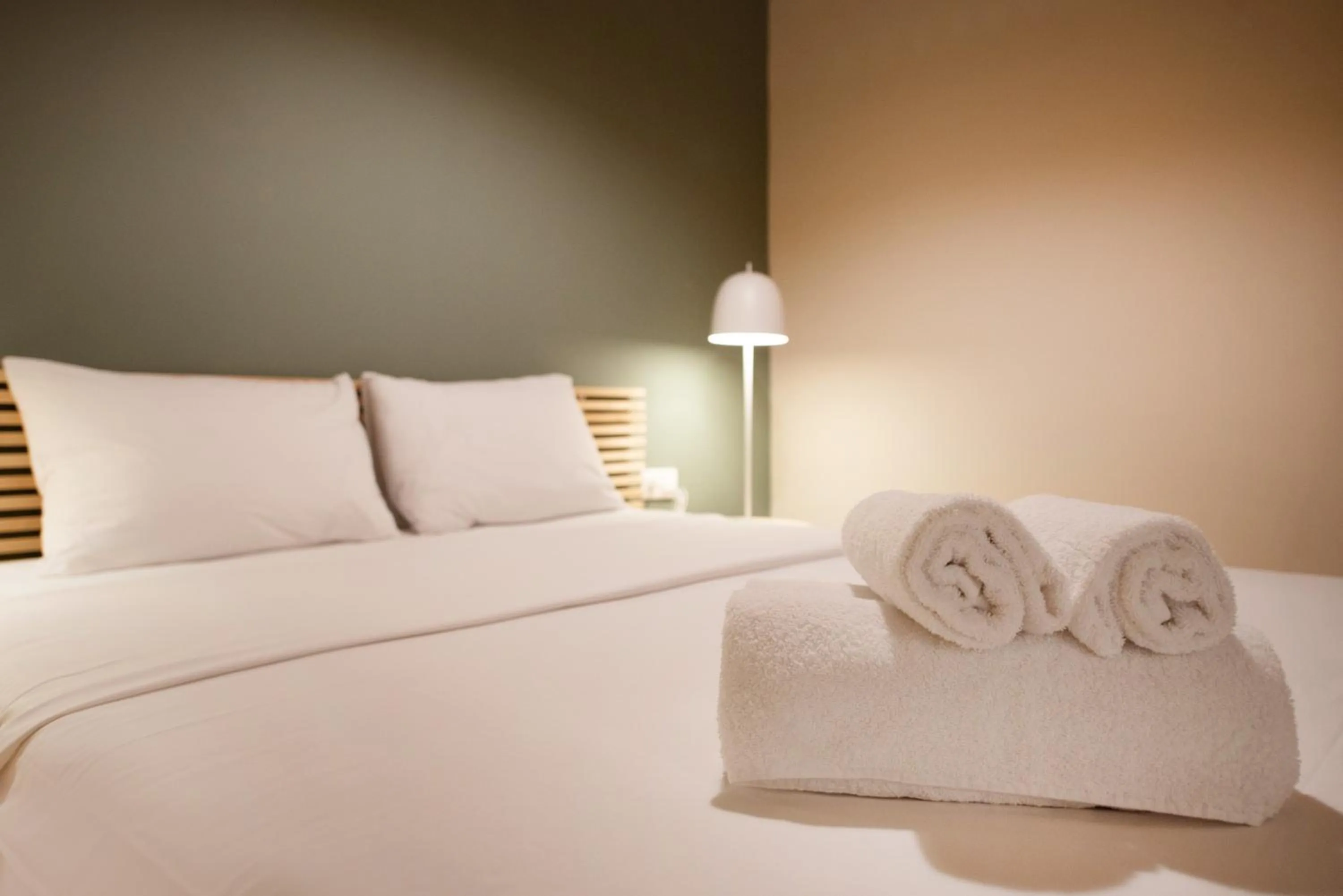 Bed in Mandarin apartments by halu!