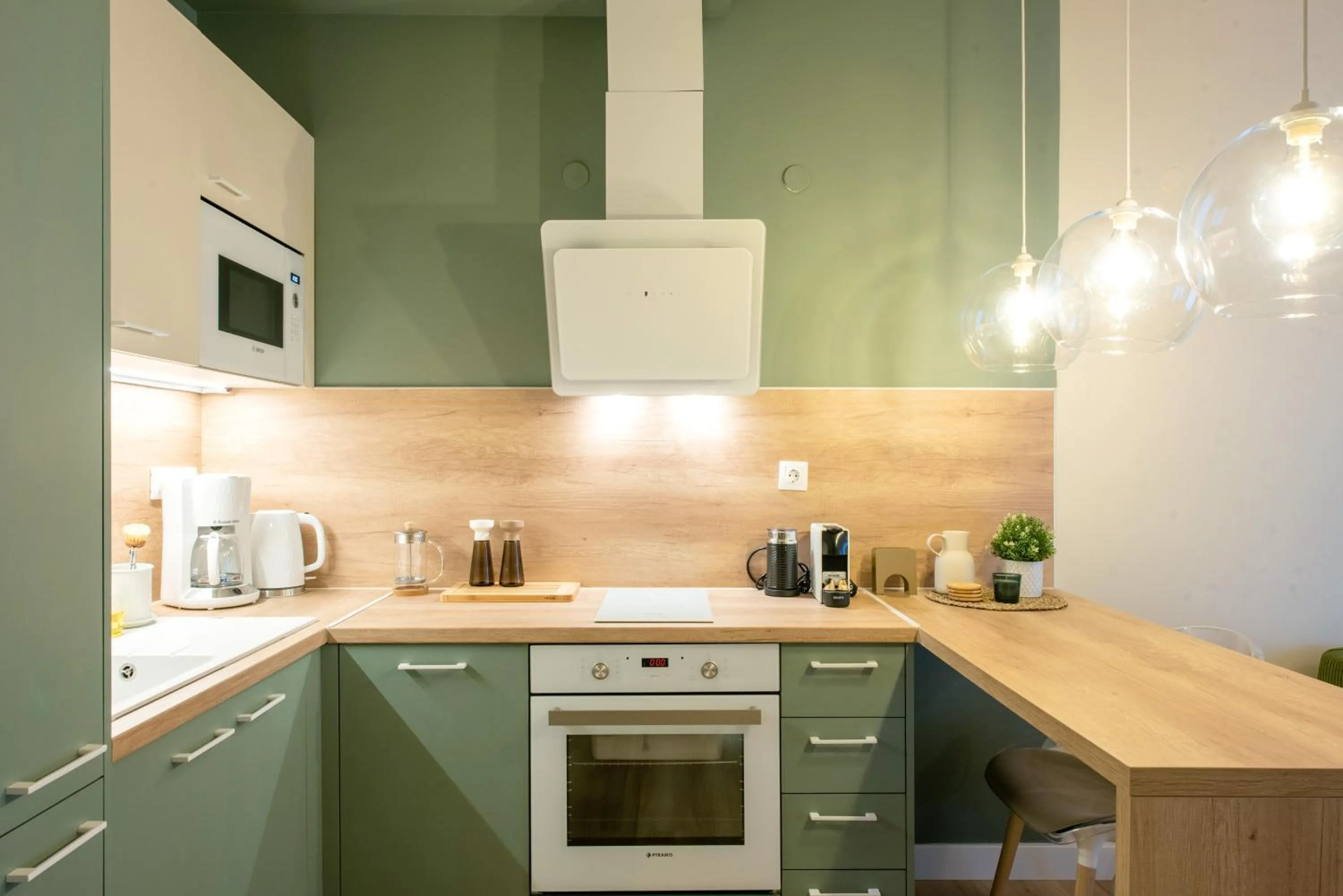 Coffee/tea facilities in Mandarin apartments by halu!