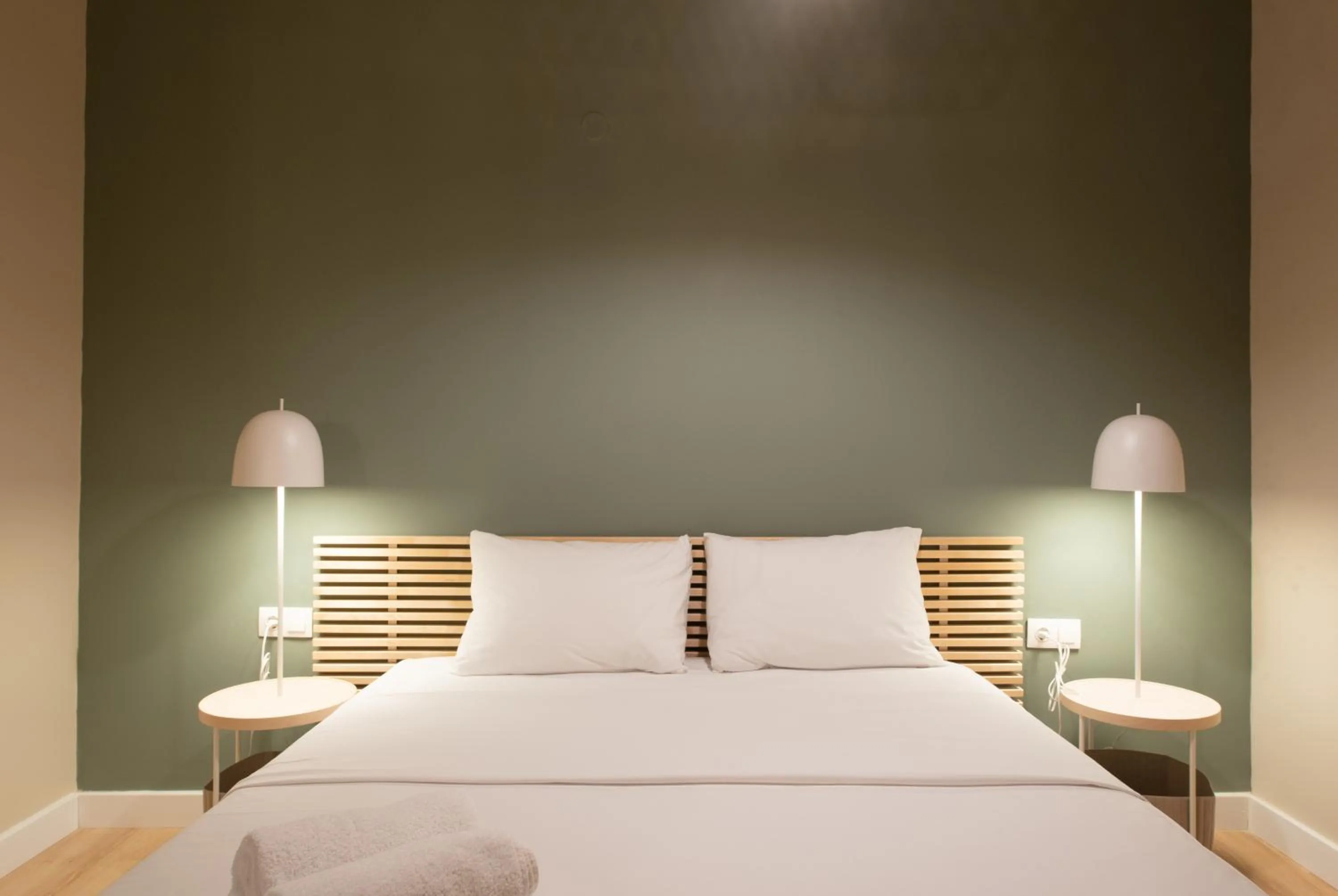 Bed in Mandarin apartments by halu!