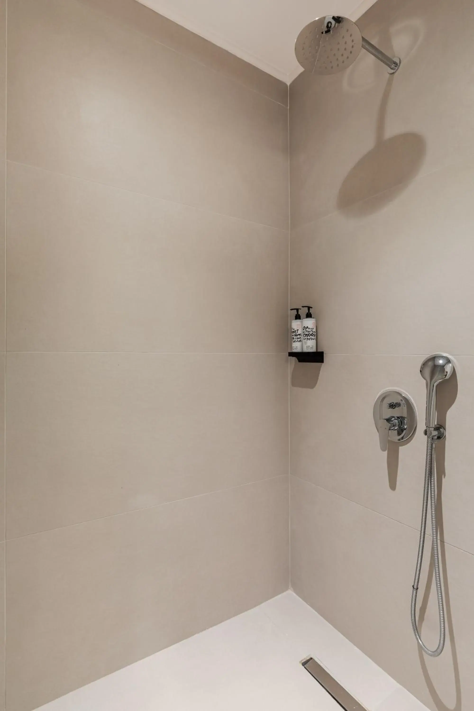 Shower in Mandarin apartments by halu! Shower in Mandarin apartments by halu!