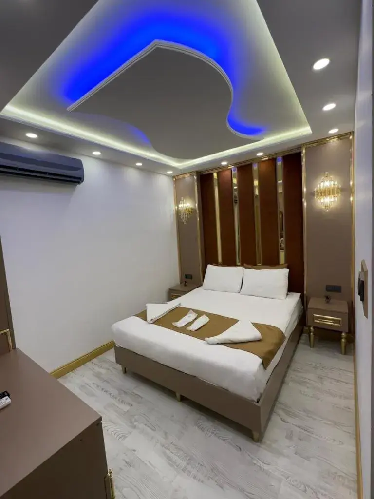 Small Double Room in Moonlight Suit Hotel Taksim Small Double Room in Moonlight Suit Hotel Taksim